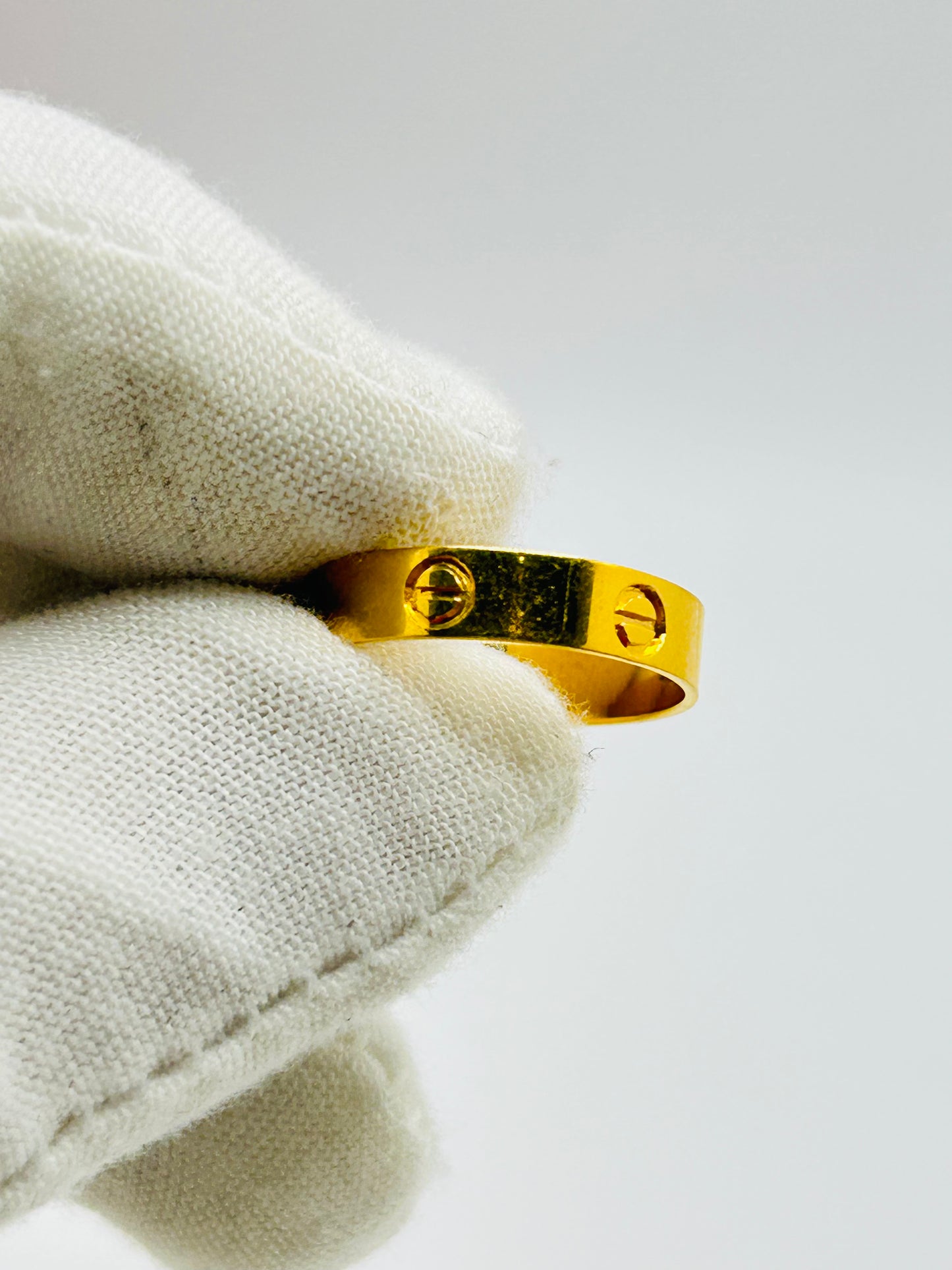 22ct Gold Ladies Band – 2.7g – Size N (Hallmarked)