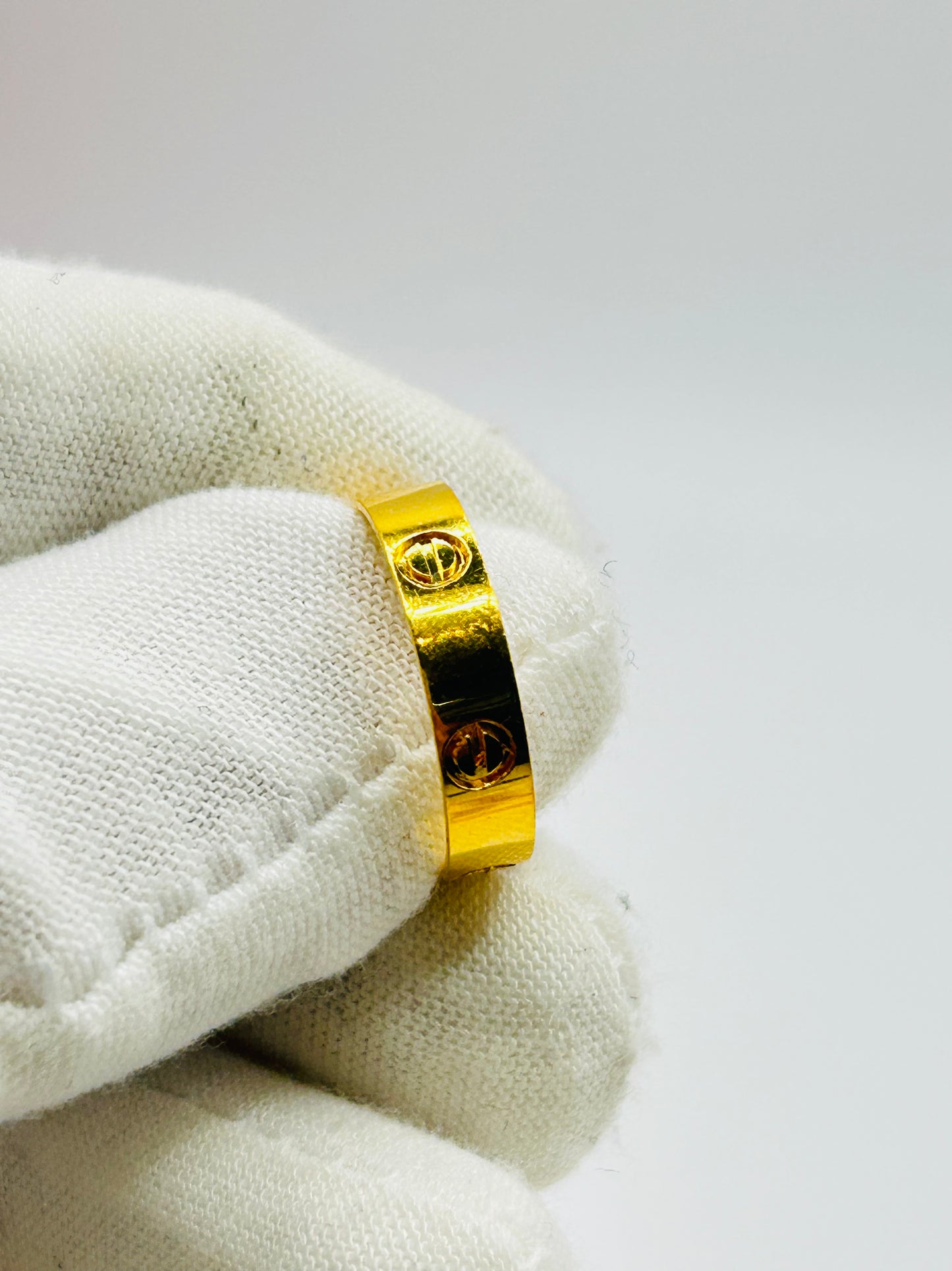 22ct Gold Ladies Band – 2.7g – Size N (Hallmarked)