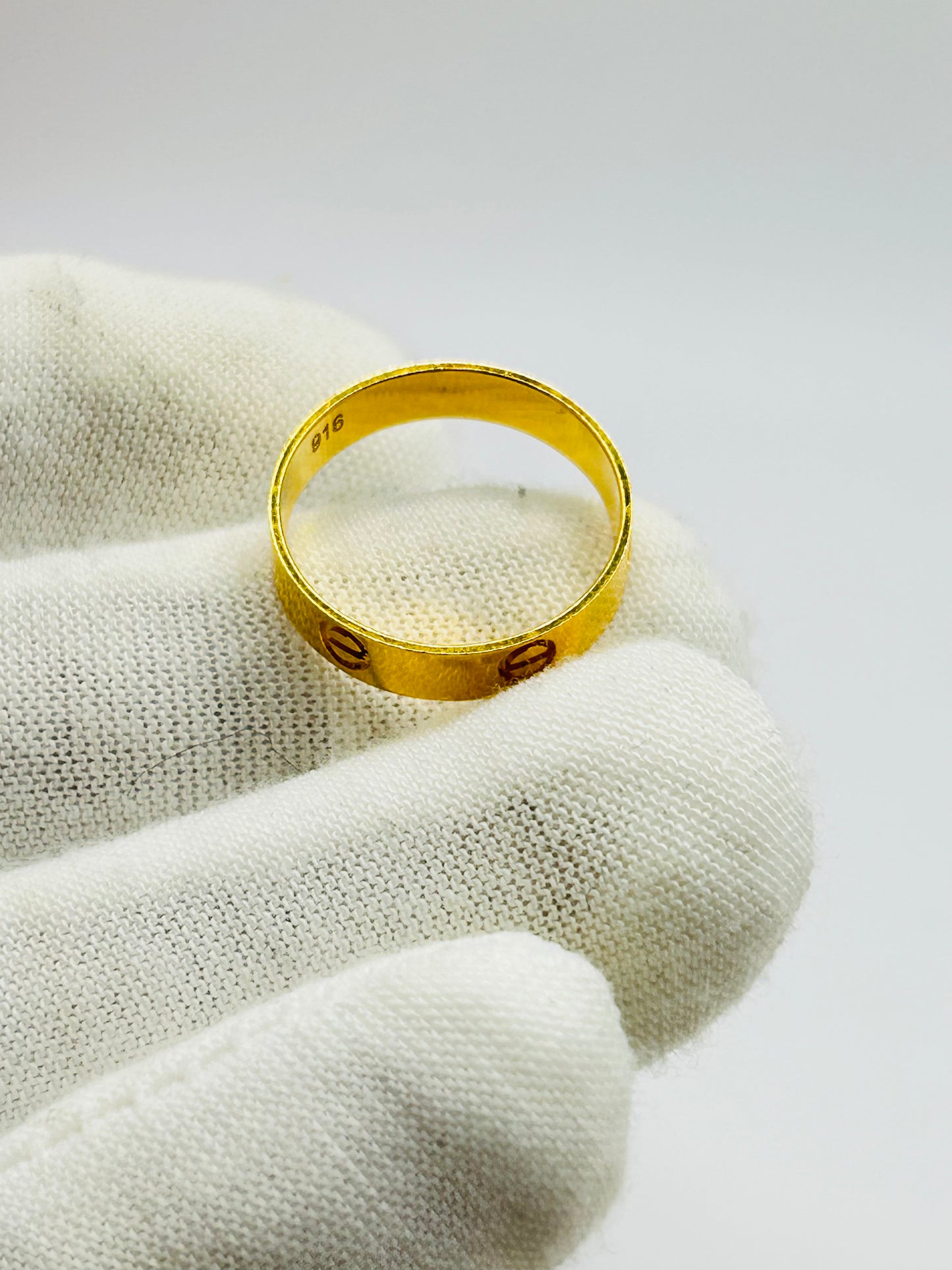 22ct Gold Ladies Band – 2.7g – Size N (Hallmarked)
