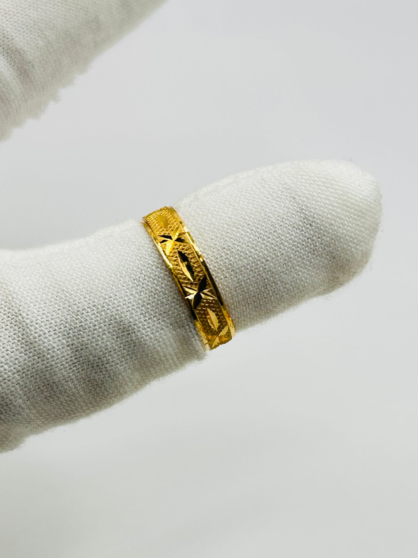 22ct Gold Ladies Band – 2.4g – Size M (Hallmarked)