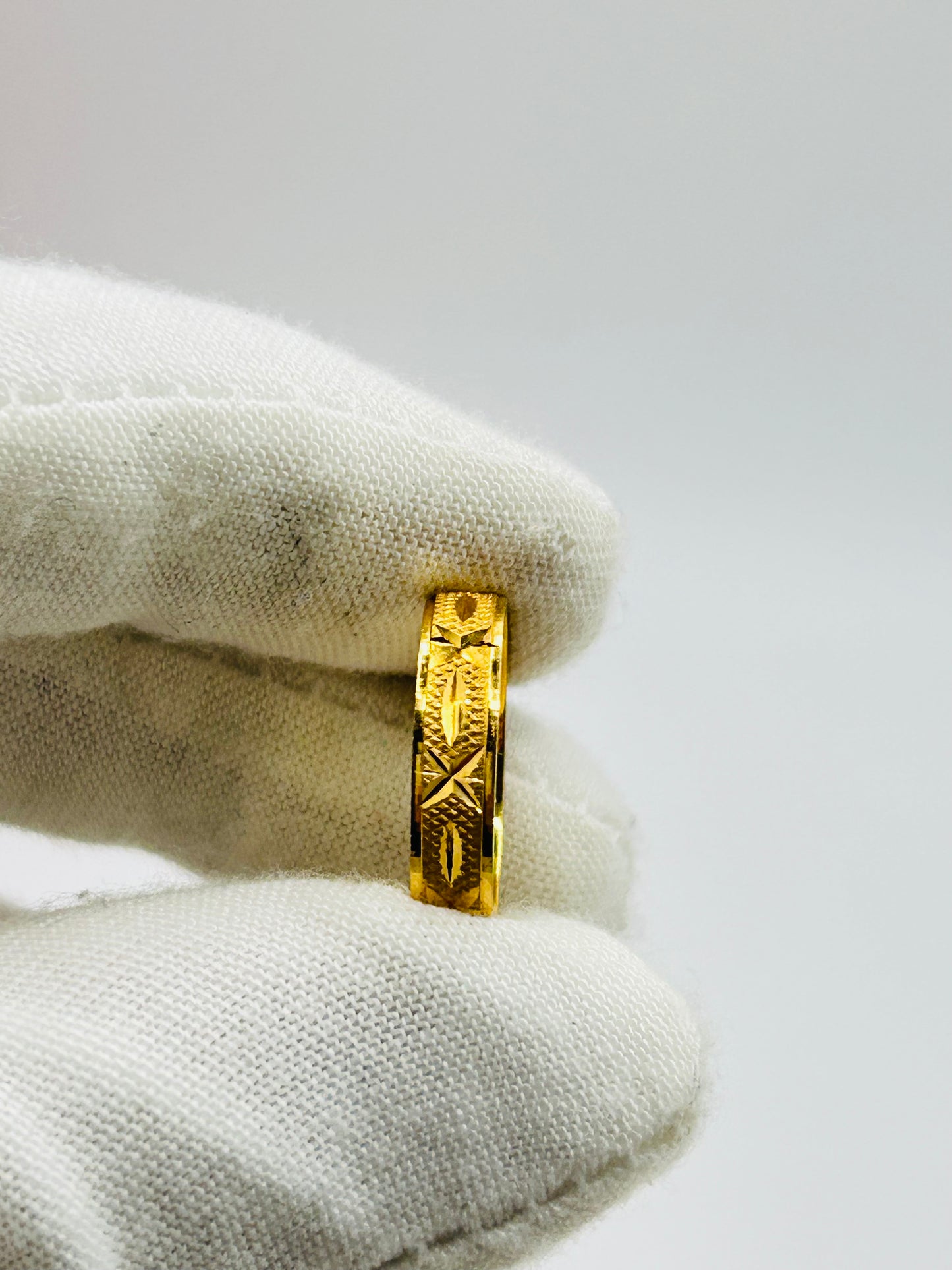 22ct Gold Ladies Band – 2.4g – Size M (Hallmarked)