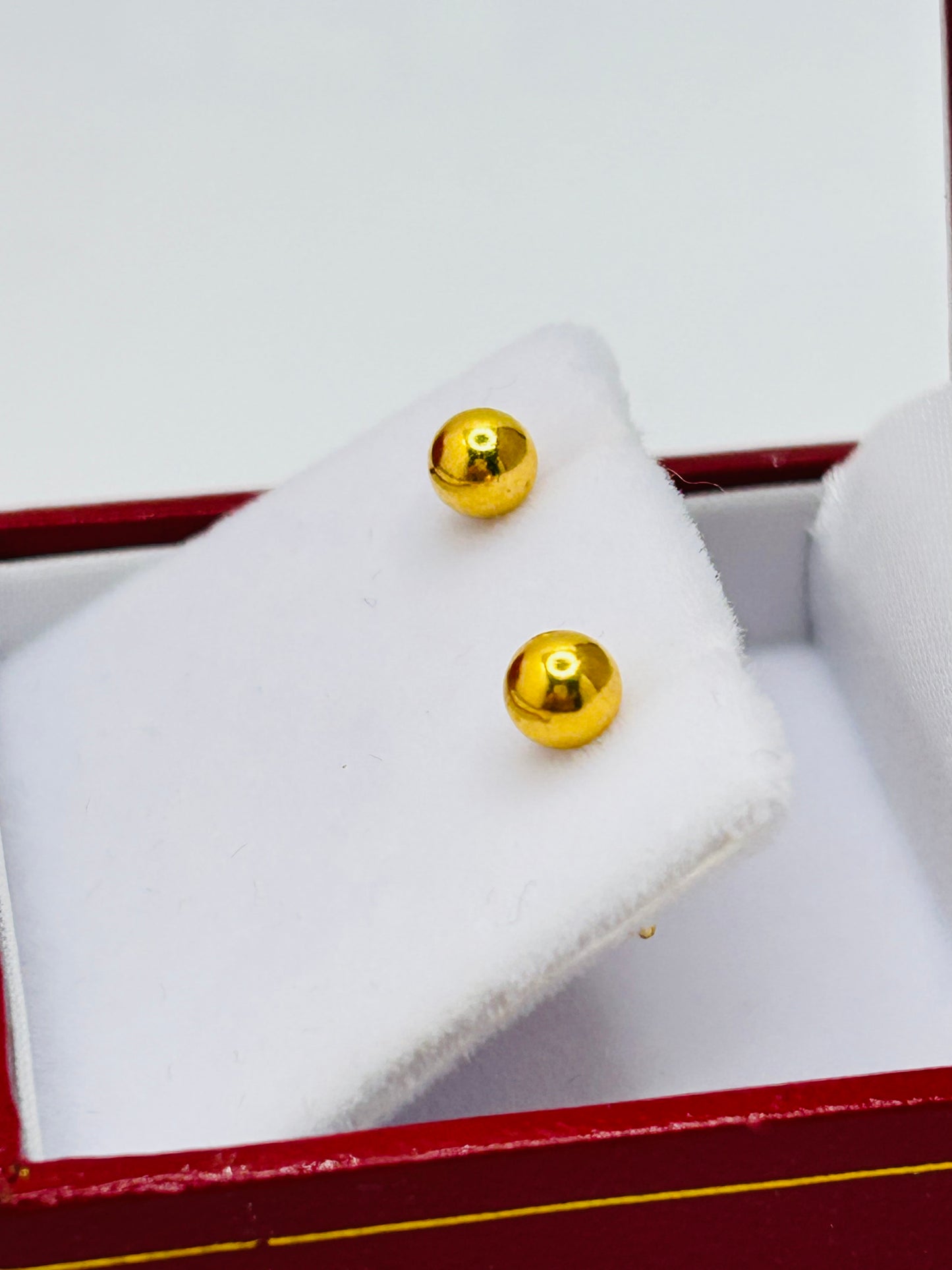 22ct Gold Stud Earrings – 1.5g (Hallmarked)