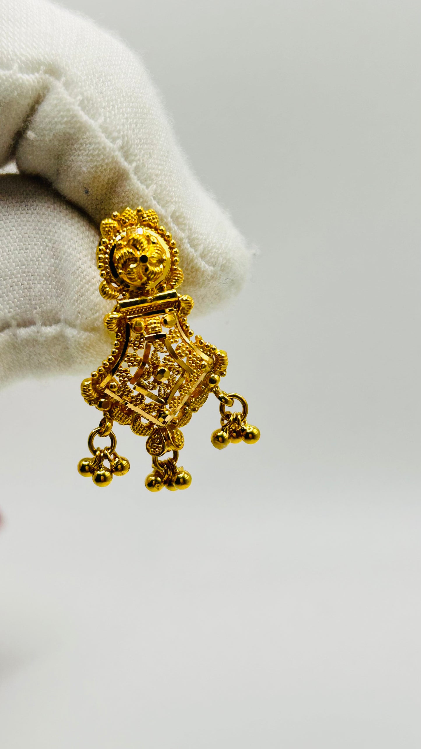 22ct Gold Earrings – 7.6g (Hallmarked)