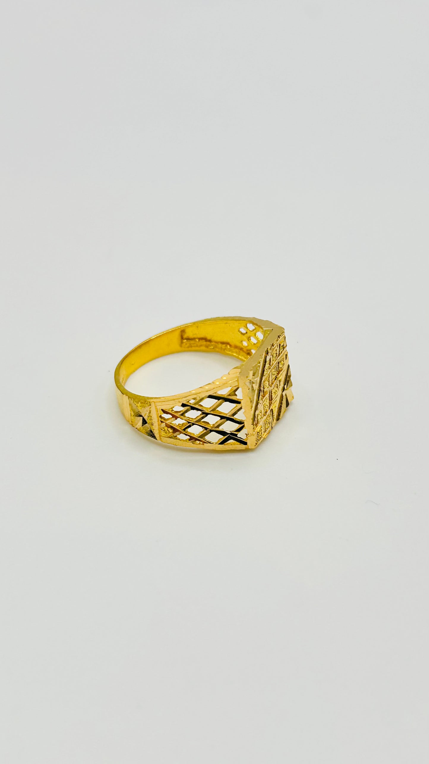 22ct Gold Men’s Ring – 3.5g – Size S (Hallmarked)