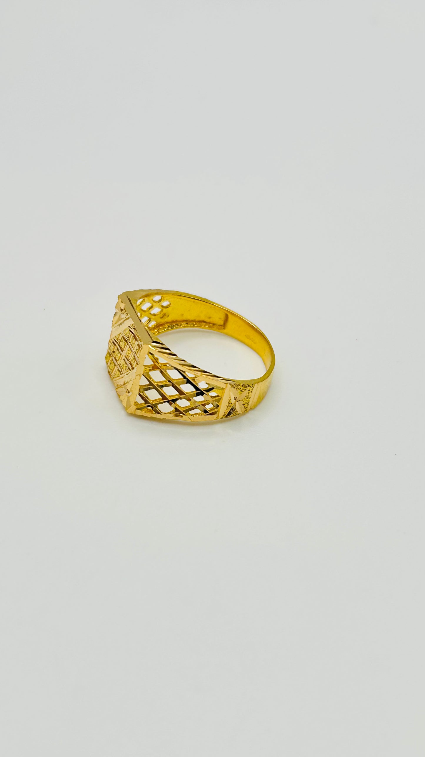 22ct Gold Men’s Ring – 3.5g – Size S (Hallmarked)