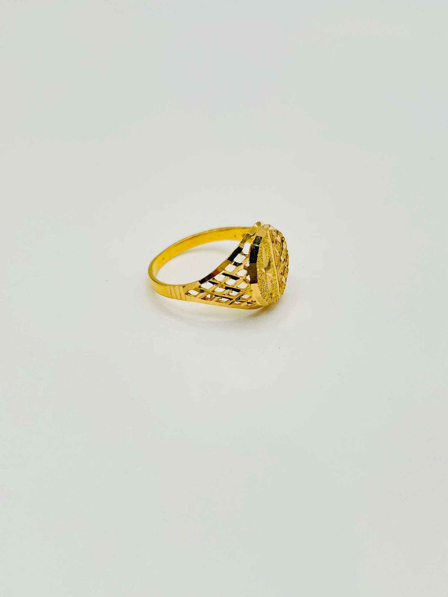 22ct Gold Men’s Ring – 4.0g – Size U (Hallmarked)