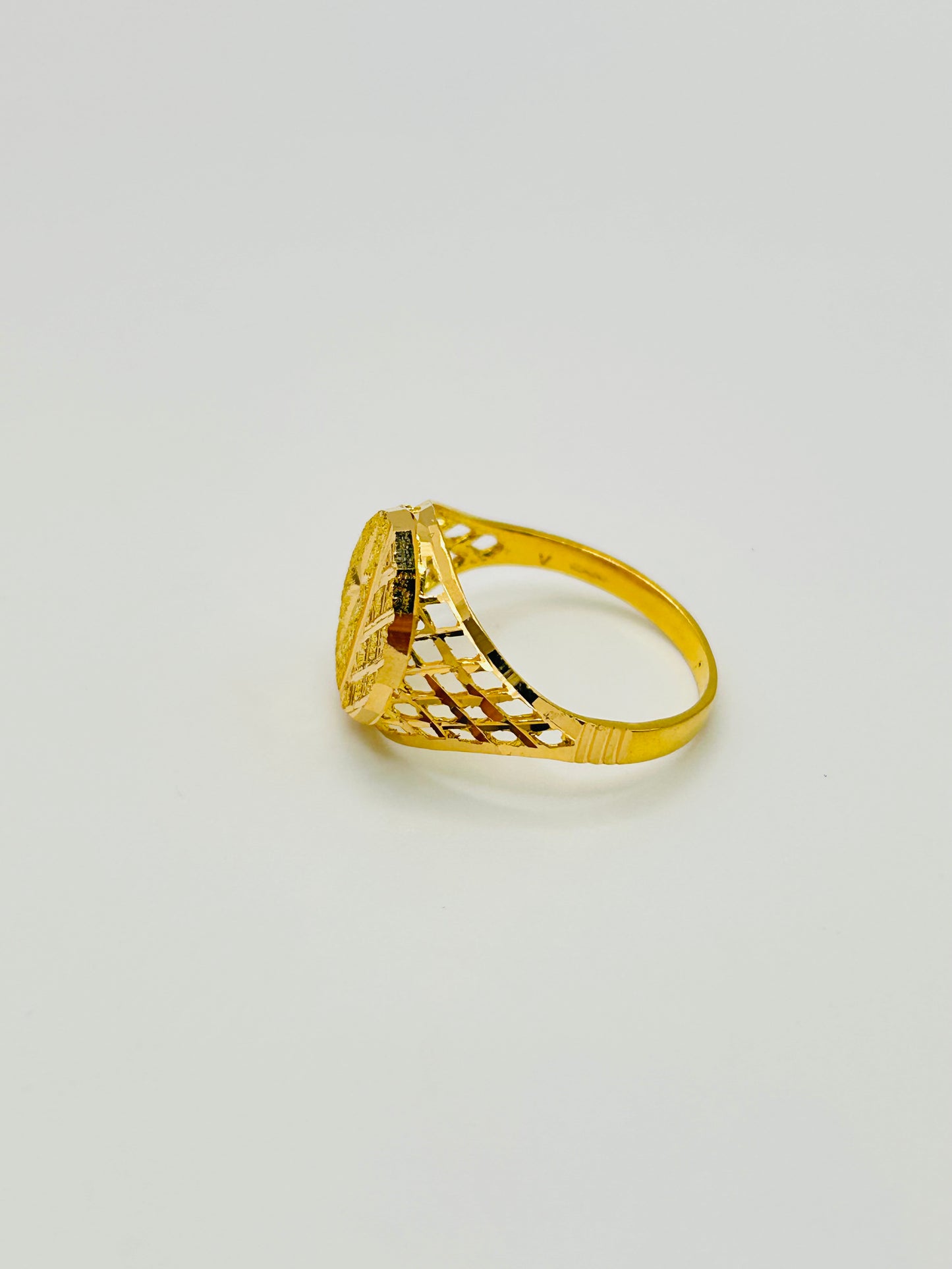 22ct Gold Men’s Ring – 4.0g – Size U (Hallmarked)