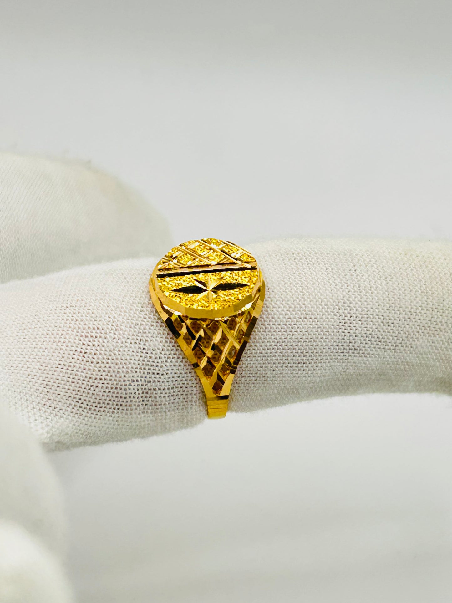 22ct Gold Men’s Ring – 4.0g – Size U (Hallmarked)