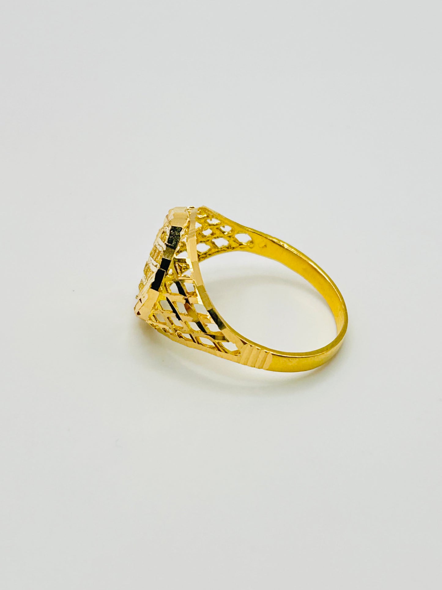 22ct Gold Men’s Ring – 4.1g – Size T½ (Hallmarked)