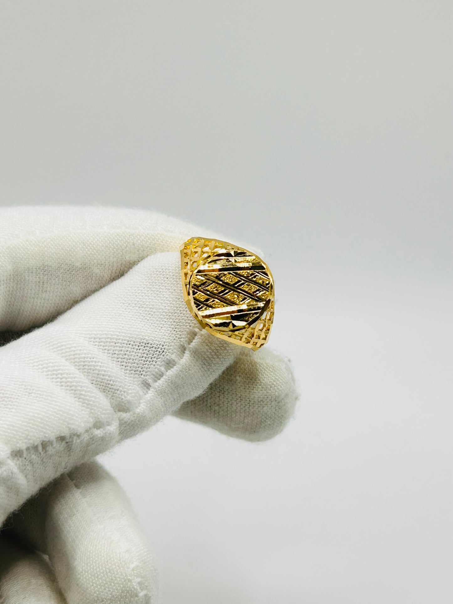 22ct Gold Men’s Ring – 4.1g – Size T½ (Hallmarked)
