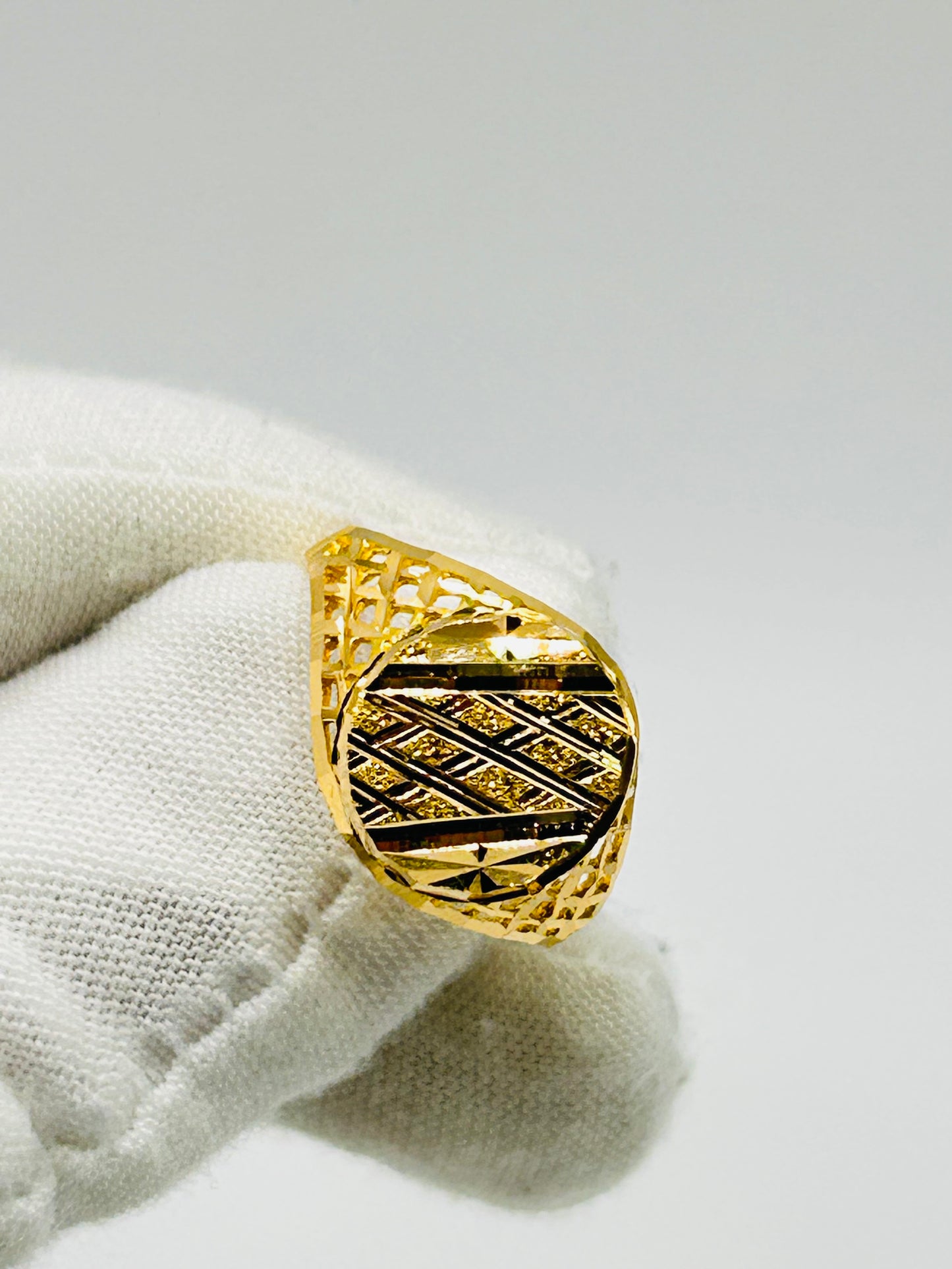 22ct Gold Men’s Ring – 4.1g – Size T½ (Hallmarked)