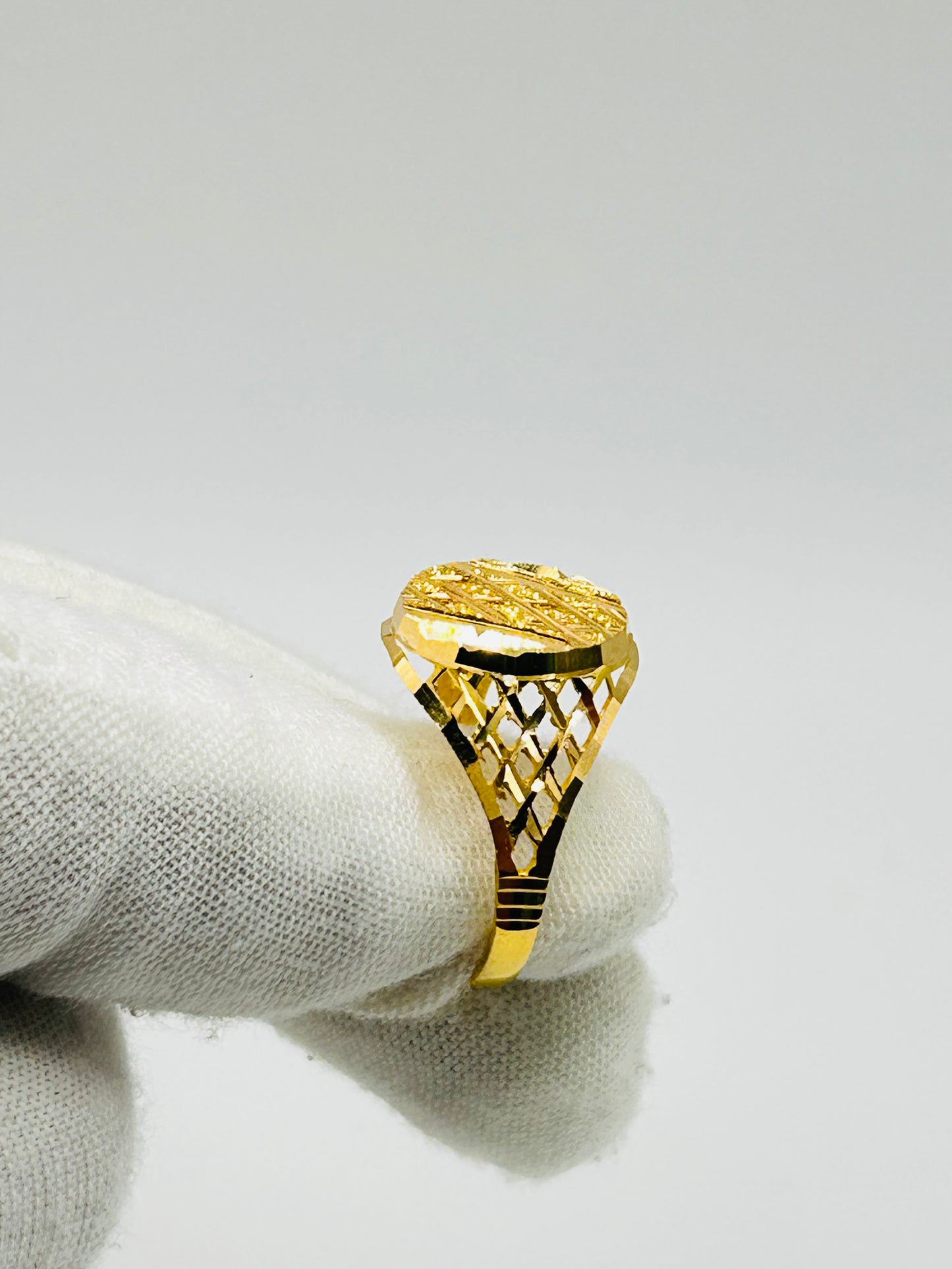 22ct Gold Men’s Ring – 4.1g – Size T½ (Hallmarked)