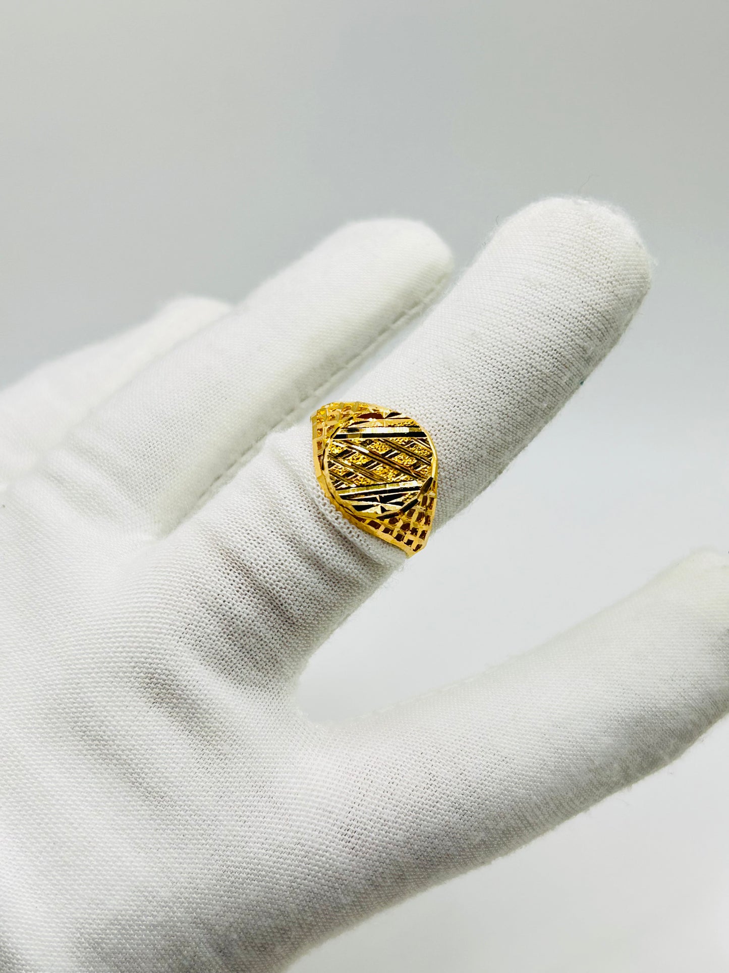 22ct Gold Men’s Ring – 4.1g – Size T½ (Hallmarked)