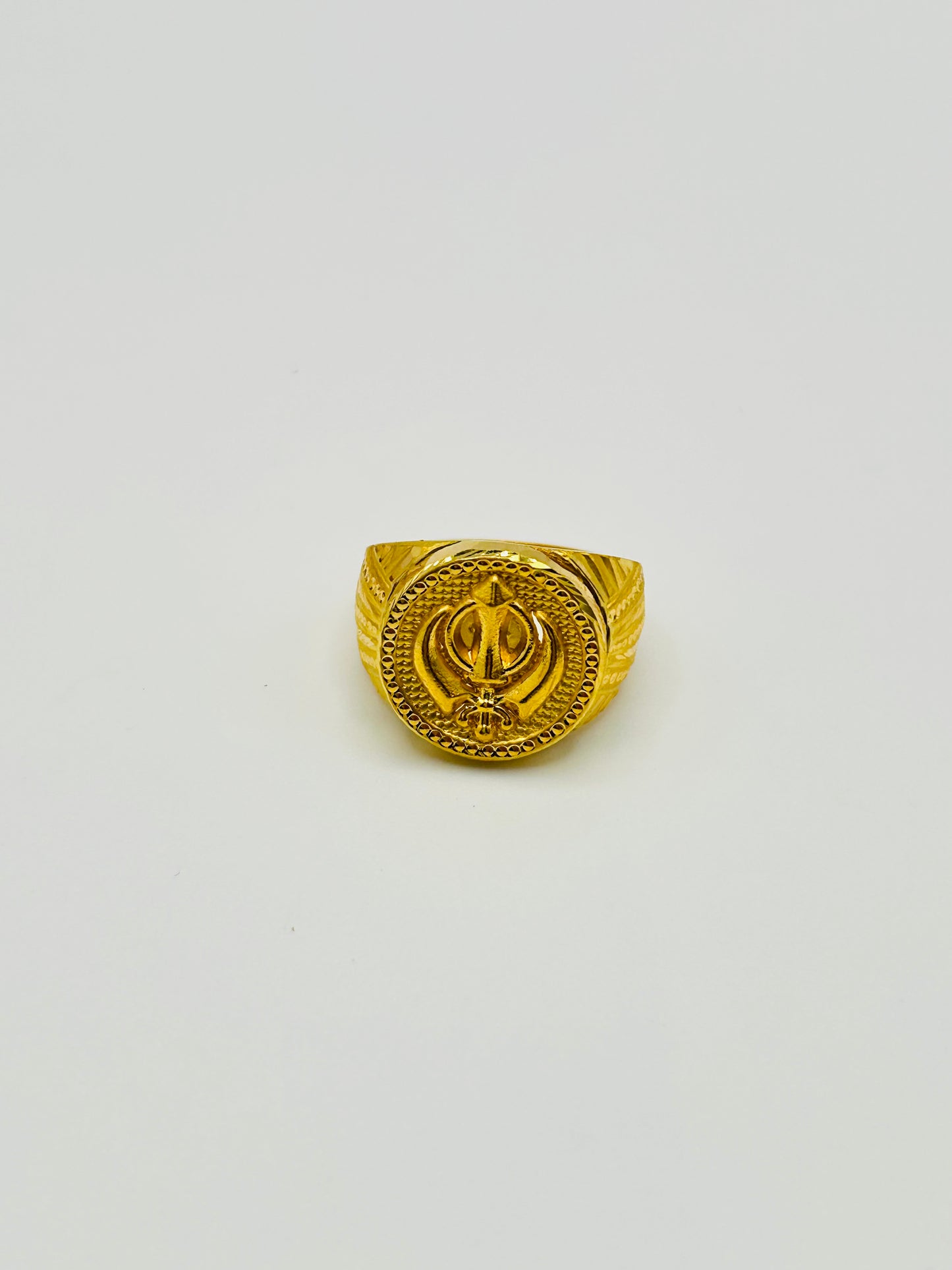 22ct Gold Men’s Ring – 3.9g – Size P½ (Hallmarked)