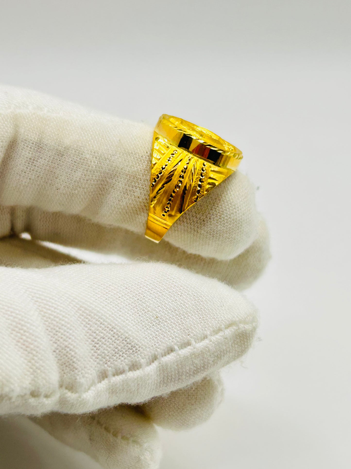 22ct Gold Men’s Ring – 3.9g – Size P½ (Hallmarked)