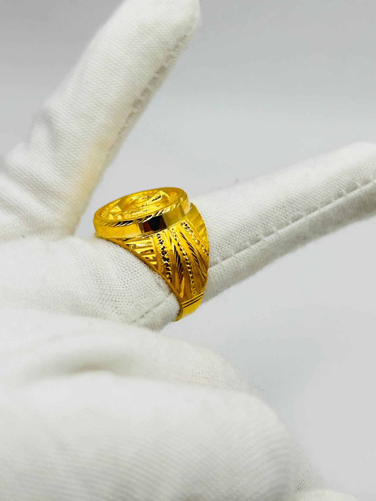 22ct Gold Men’s Ring – 3.9g – Size P½ (Hallmarked)