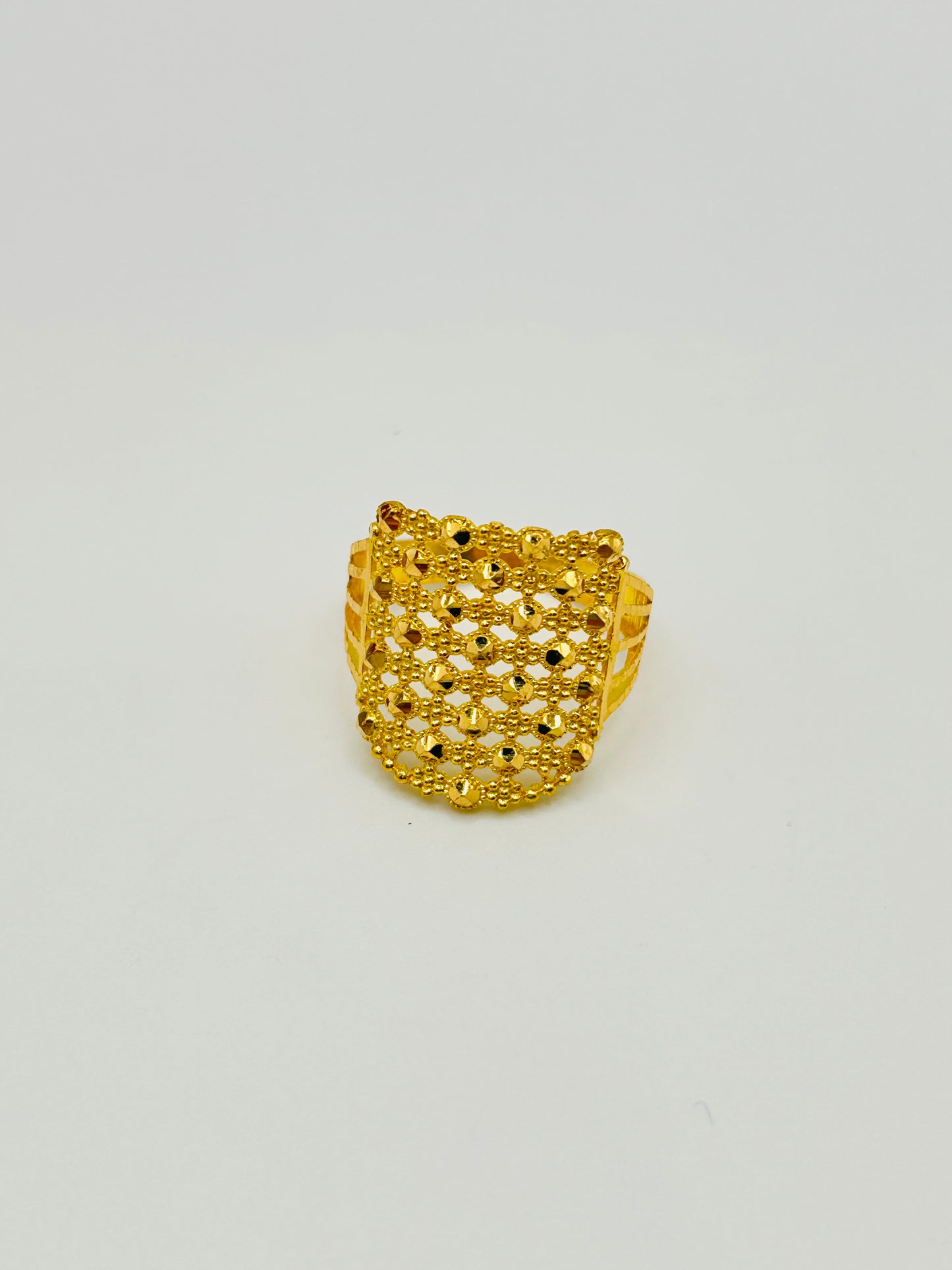 22ct Gold Ladies Ring – 3.6g – Size Q (Hallmarked)