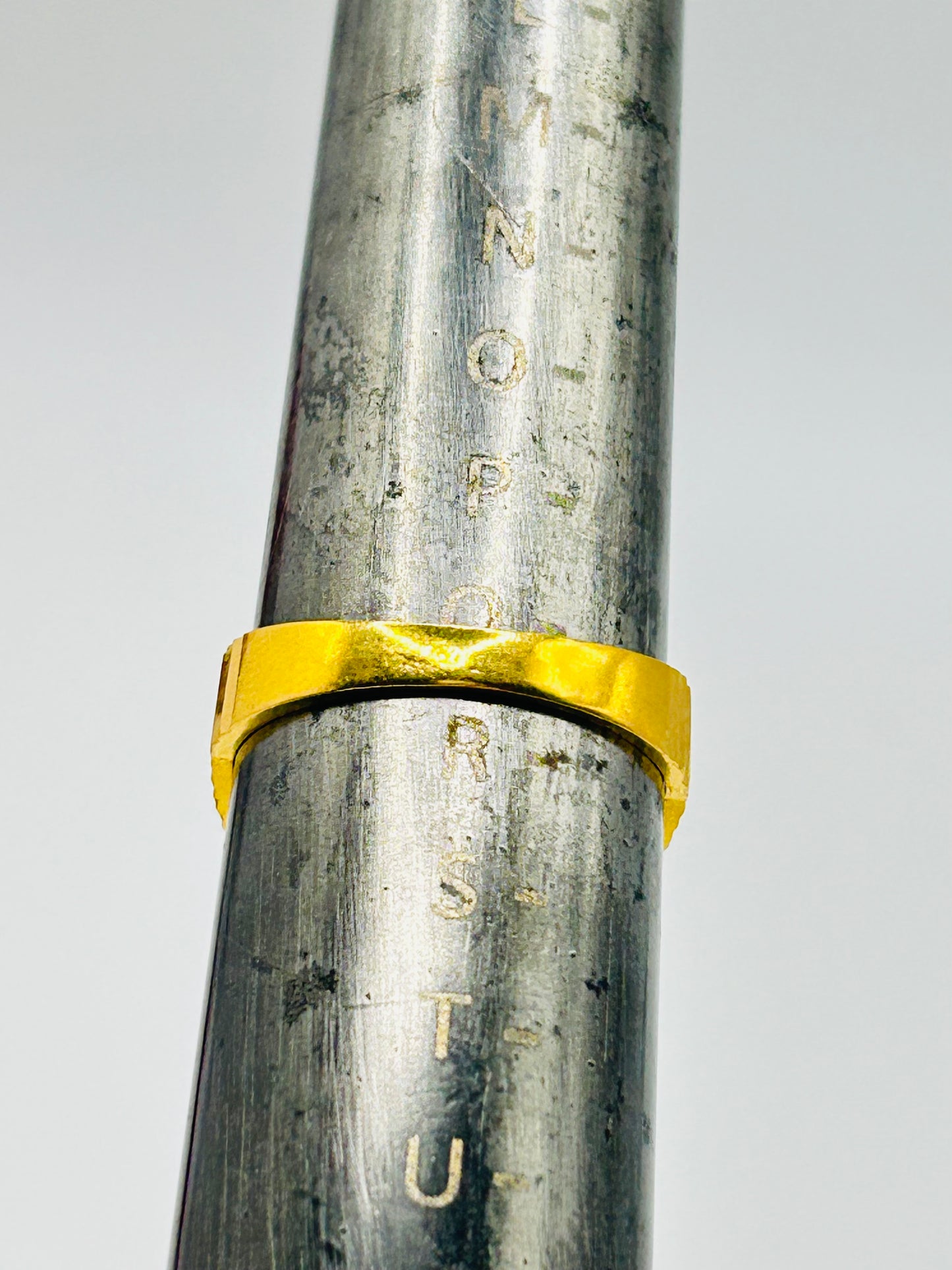 22ct Gold Ladies Ring – 3.6g – Size Q (Hallmarked)