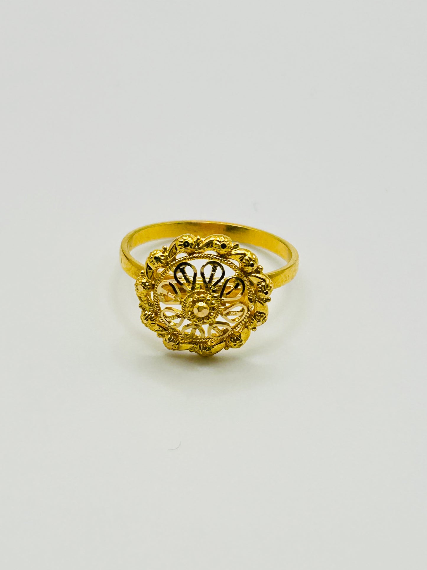 22ct Gold Ladies Ring – 2.9g – Size O (Hallmarked)