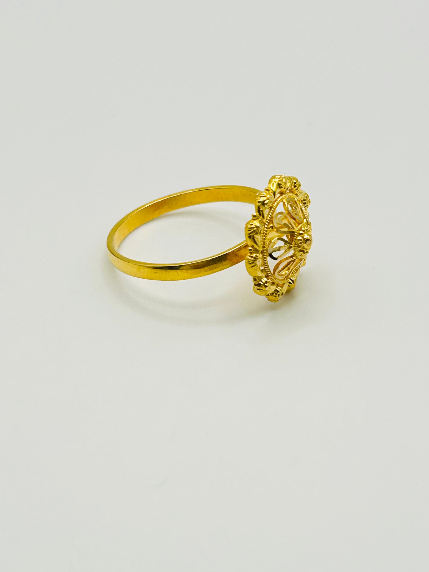 22ct Gold Ladies Ring – 2.9g – Size O (Hallmarked)