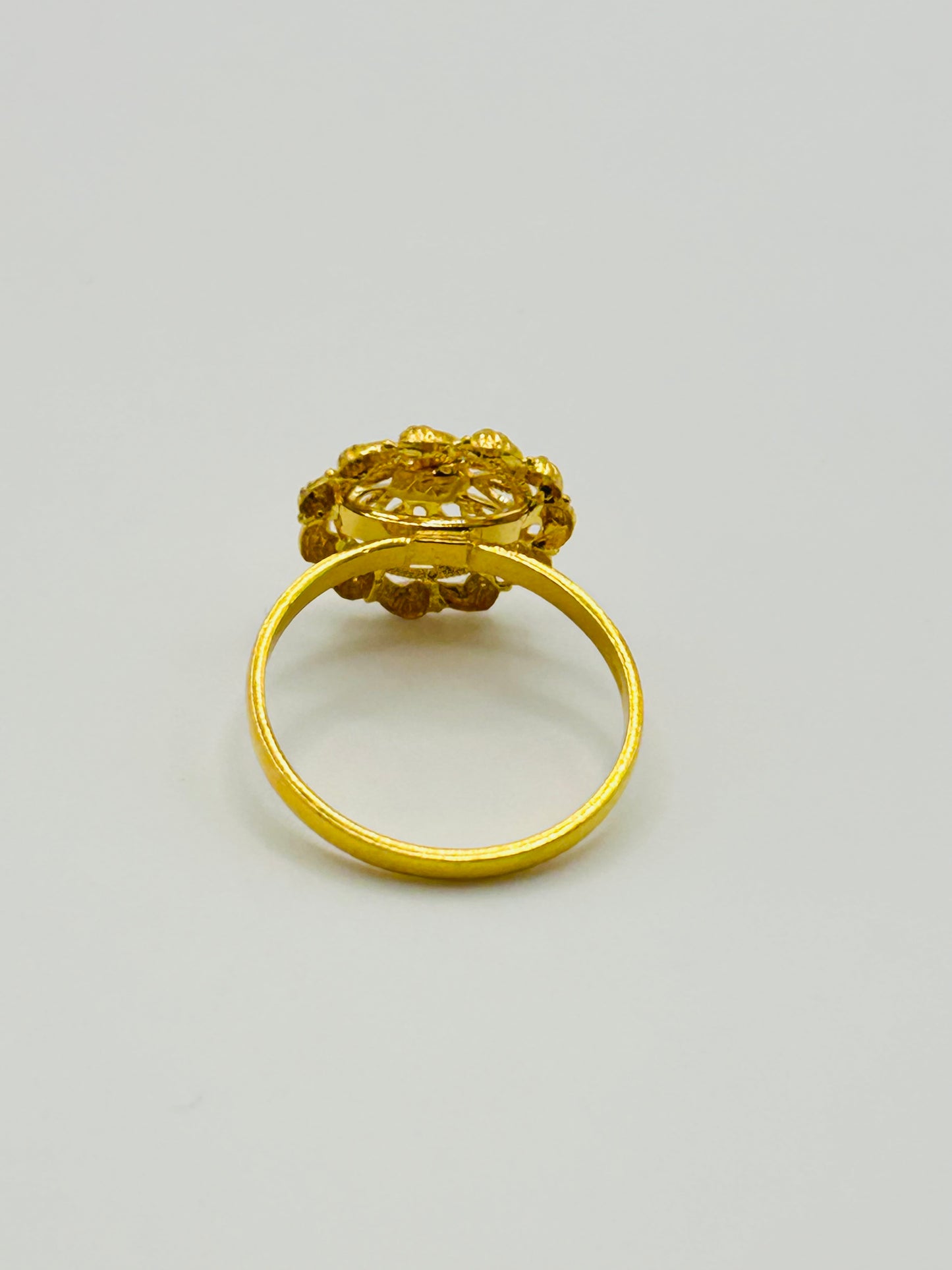 22ct Gold Ladies Ring – 2.9g – Size O (Hallmarked)