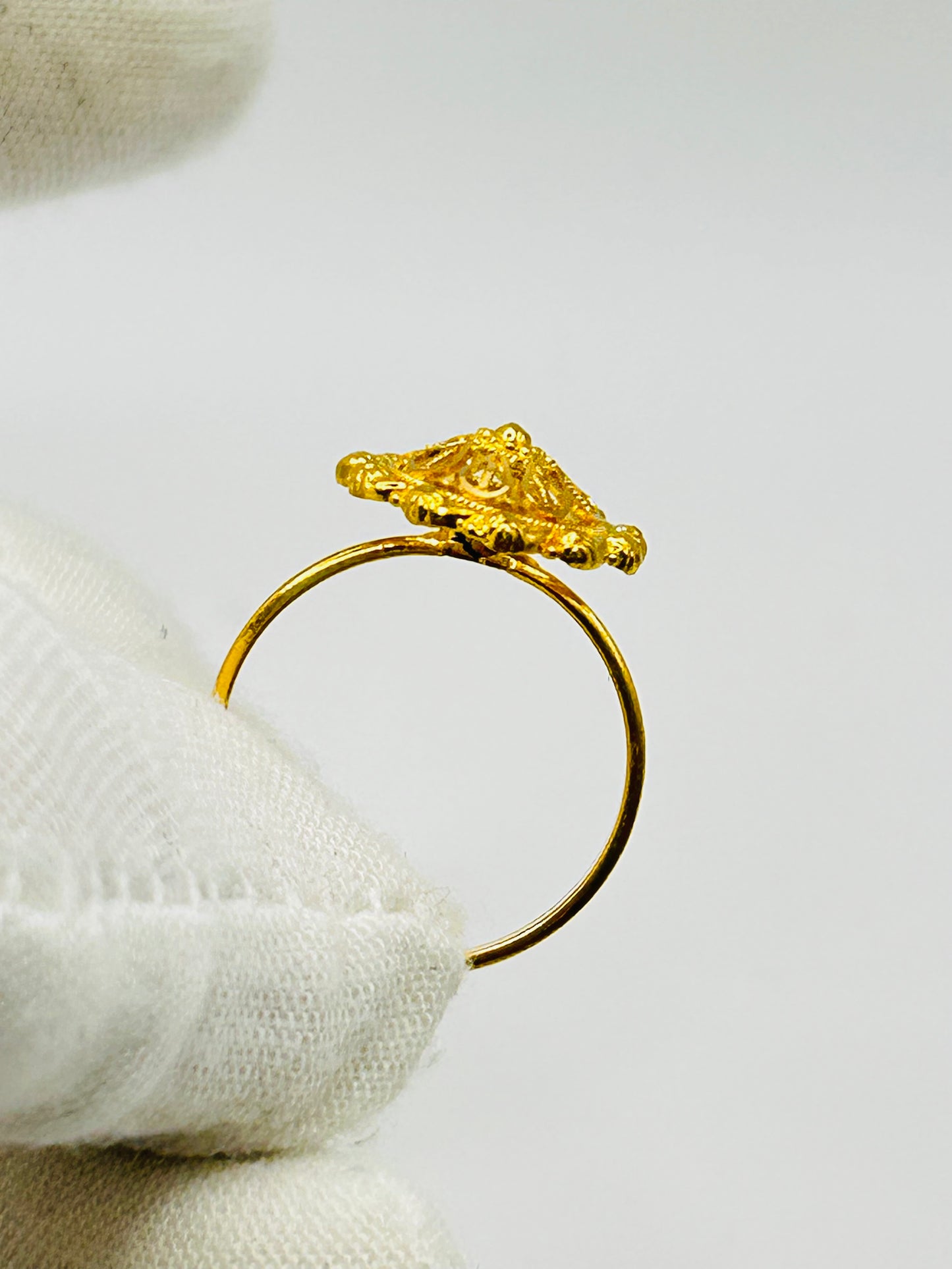 22ct Gold Ladies Ring – 2.9g – Size O (Hallmarked)