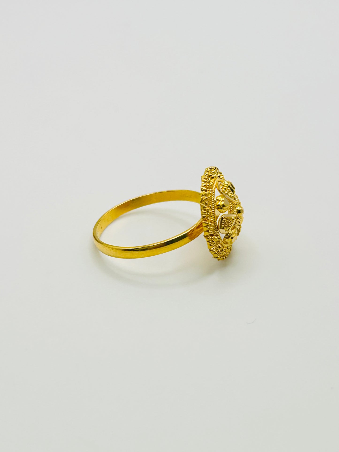 22ct Gold Ladies Ring – 2.9g – Size P½ (Hallmarked)