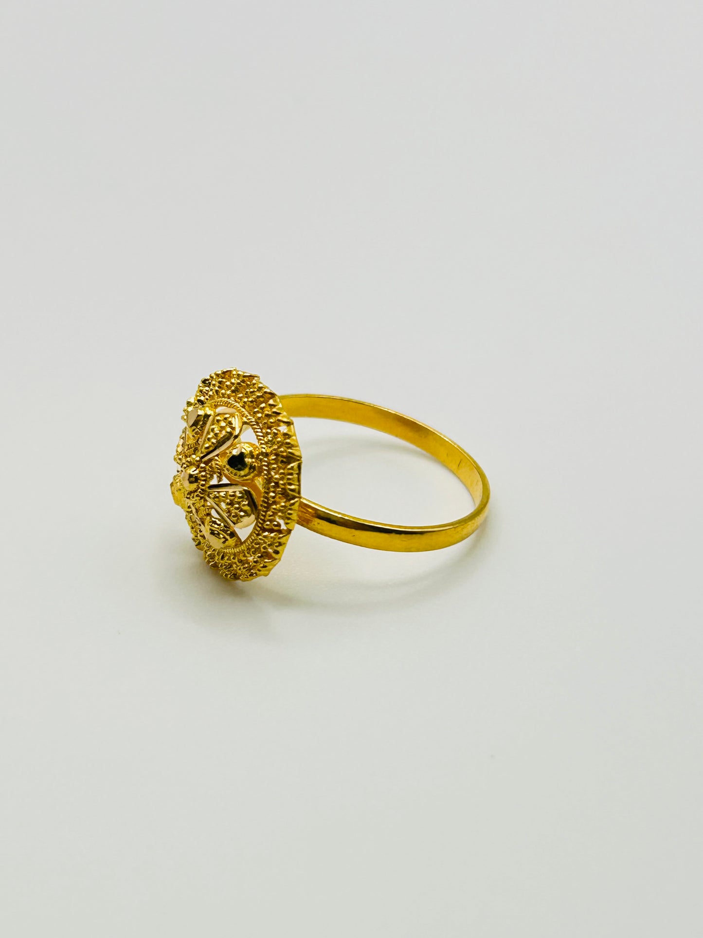 22ct Gold Ladies Ring – 2.9g – Size P½ (Hallmarked)