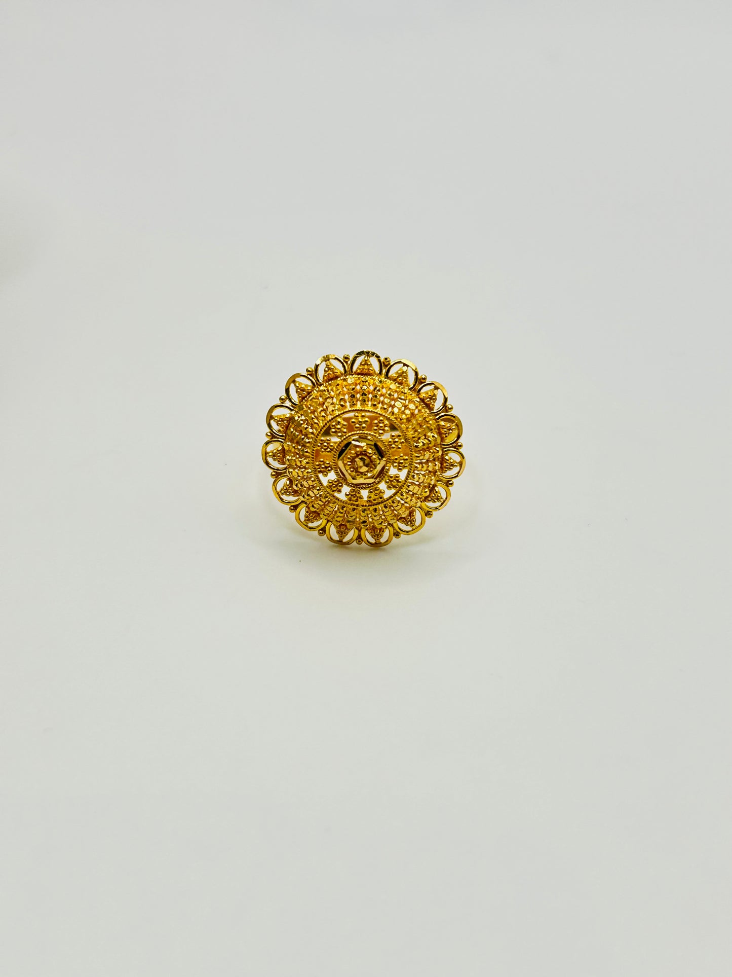 22ct Gold Ladies Ring – 3.5g – Size P (Hallmarked)