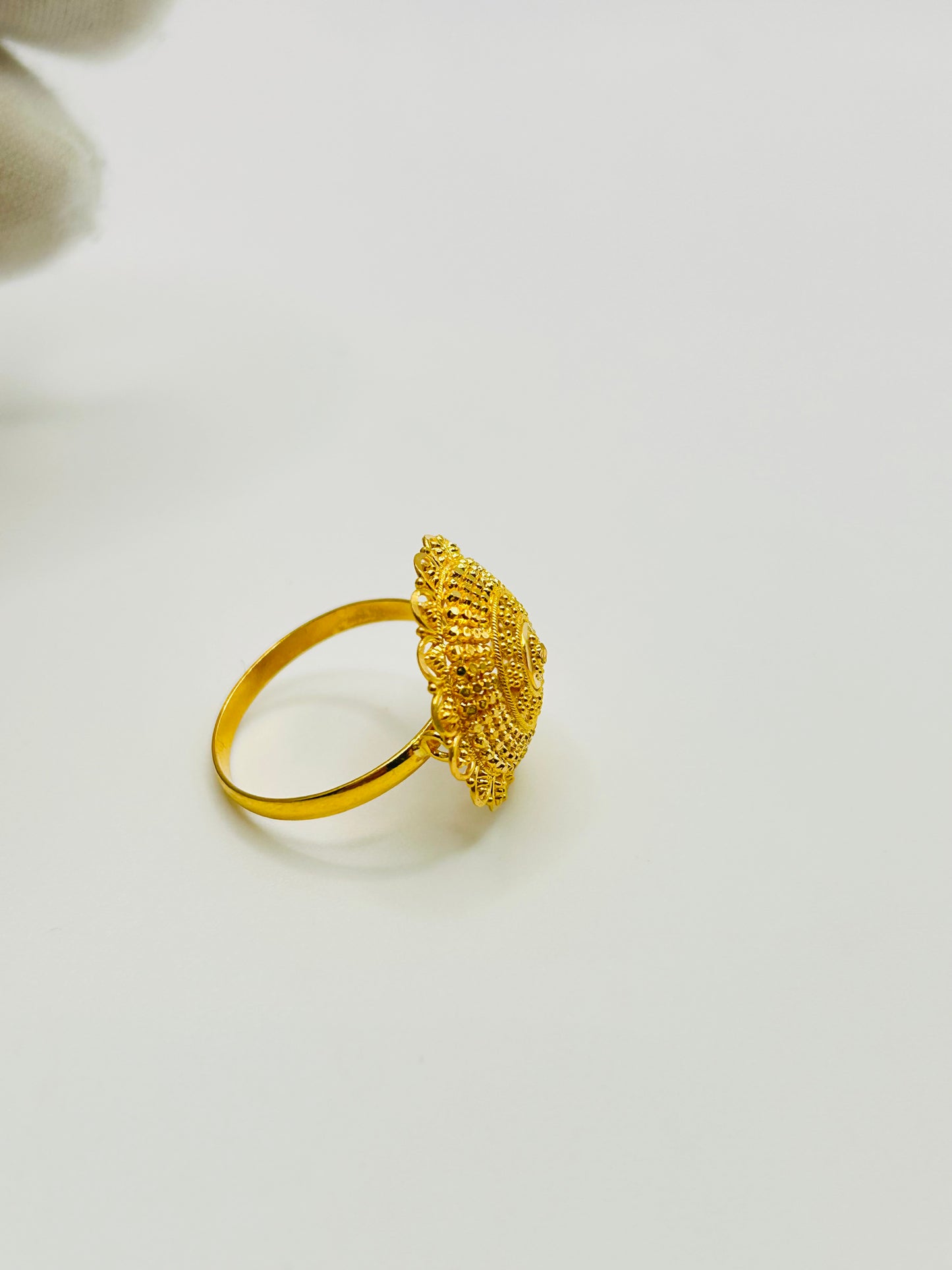 22ct Gold Ladies Ring – 3.5g – Size P (Hallmarked)