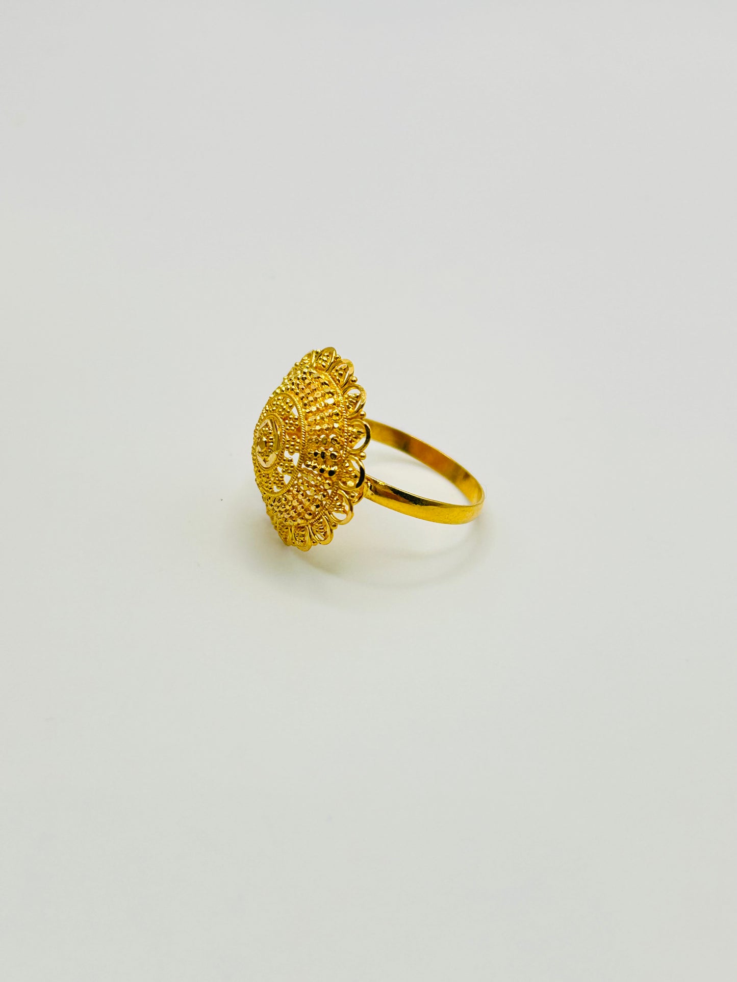 22ct Gold Ladies Ring – 3.5g – Size P (Hallmarked)