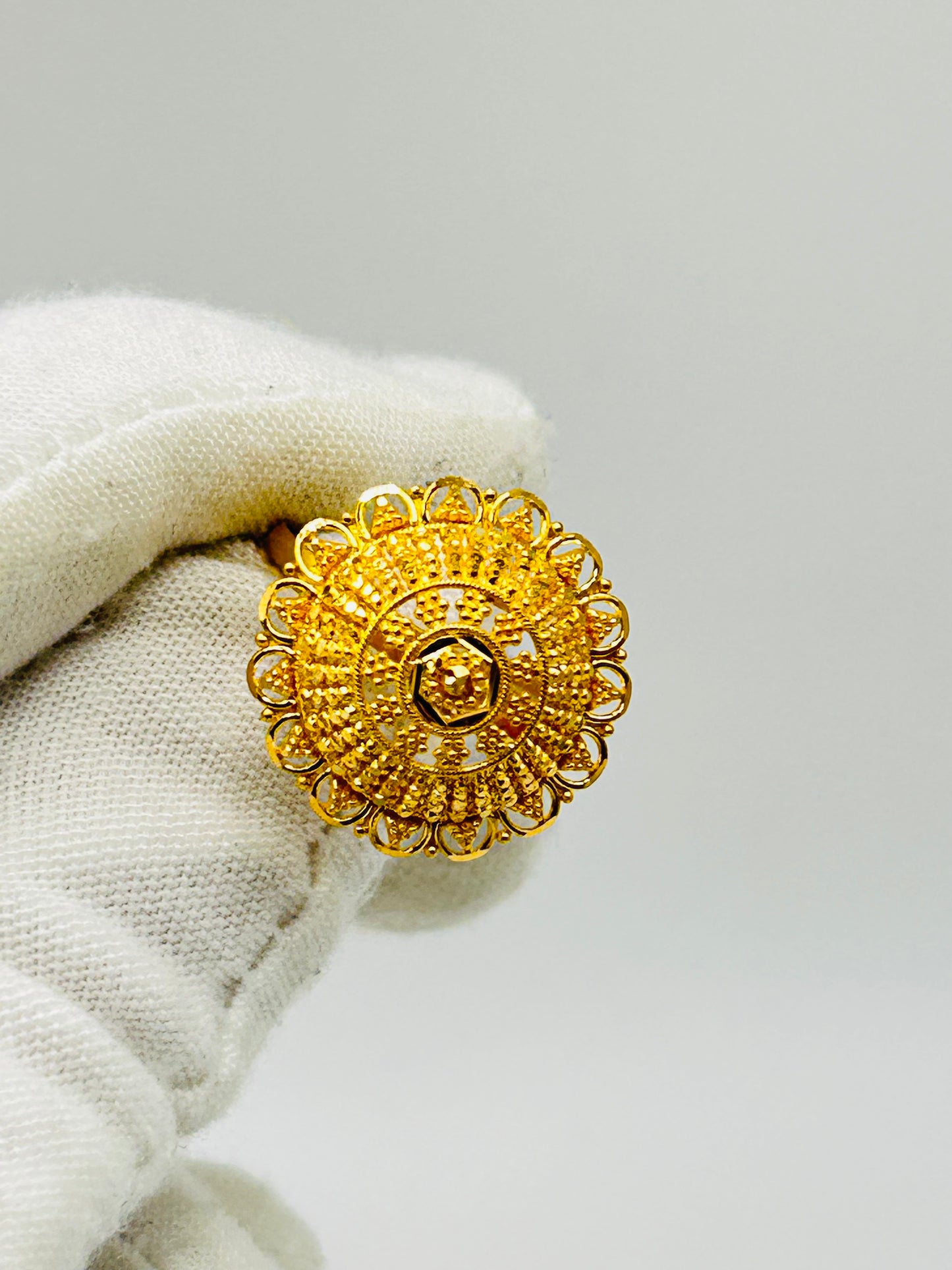 22ct Gold Ladies Ring – 3.5g – Size P (Hallmarked)