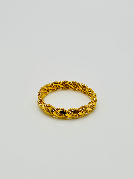 22ct Gold Ladies Ring – 4.0g – Size Q½ (Hallmarked)