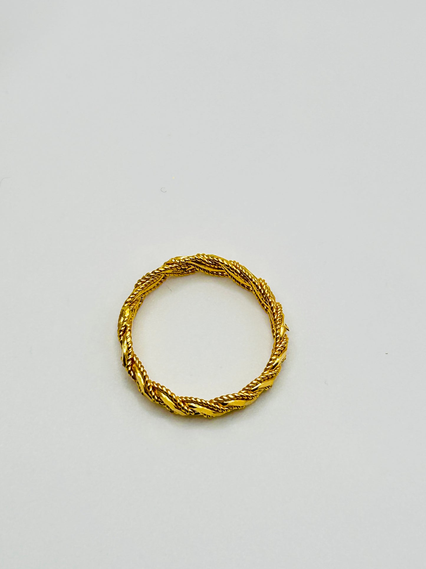 22ct Gold Ladies Ring – 4.0g – Size Q½ (Hallmarked)