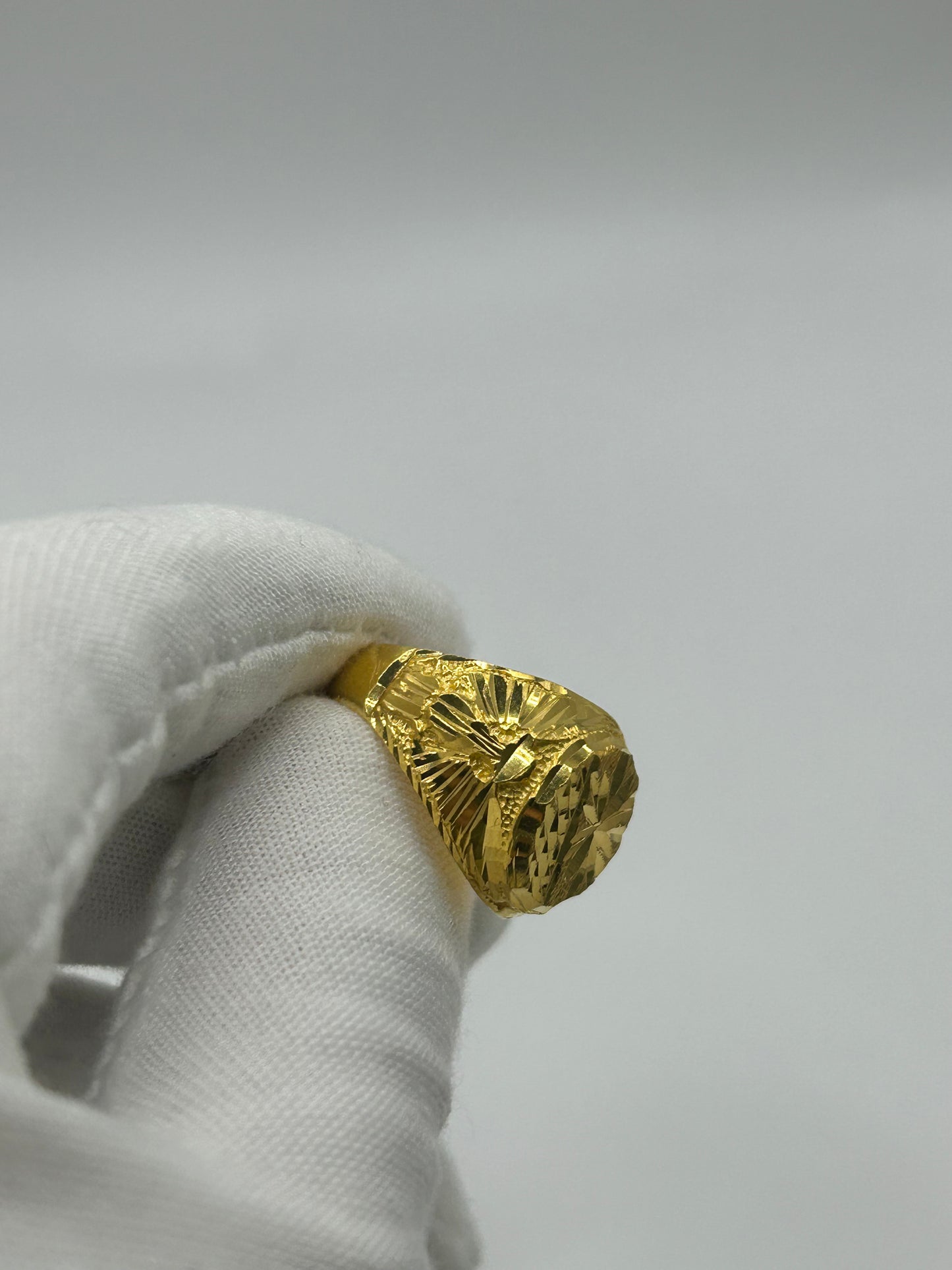 22ct Gold Men's Ring 12.2 grams Size Q Hallmarked