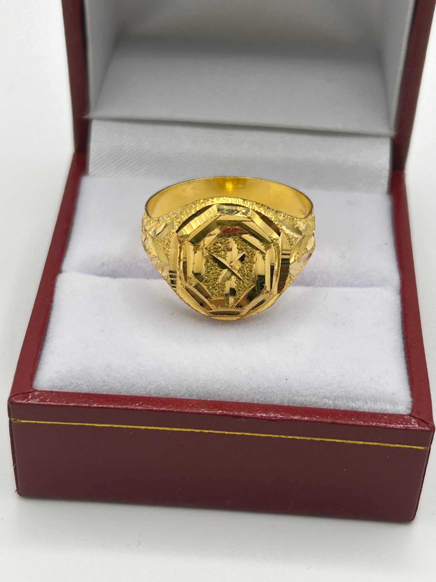 22ct Gold Men's Ring 4.2 grams Size T Hallmarked