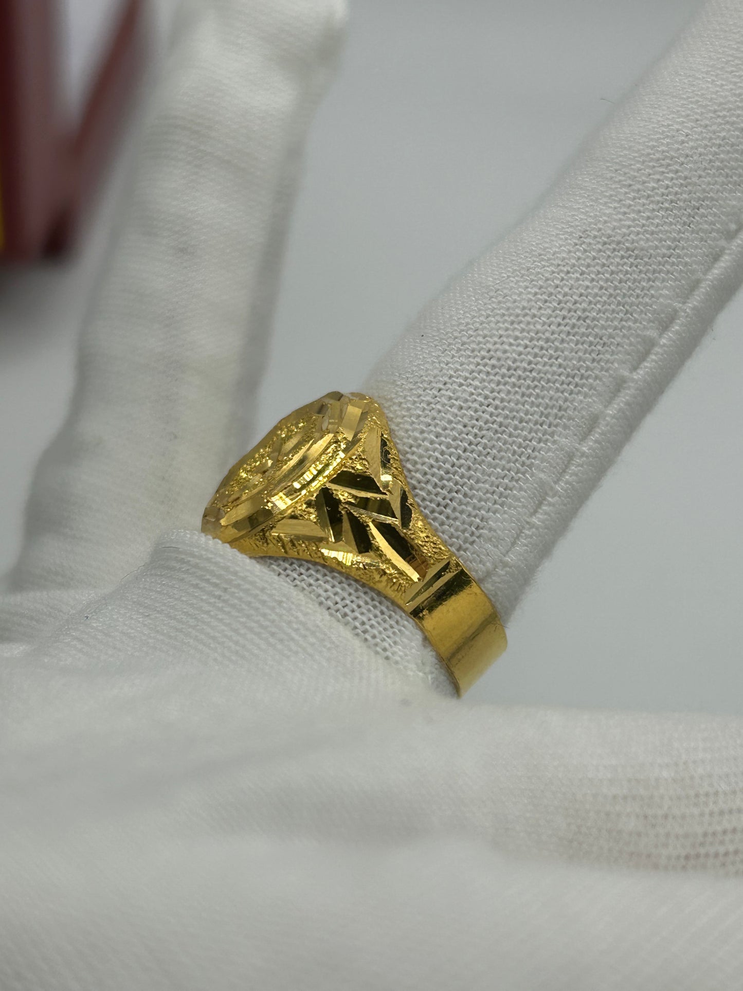 22ct Gold Men's Ring 4.2 grams Size T Hallmarked