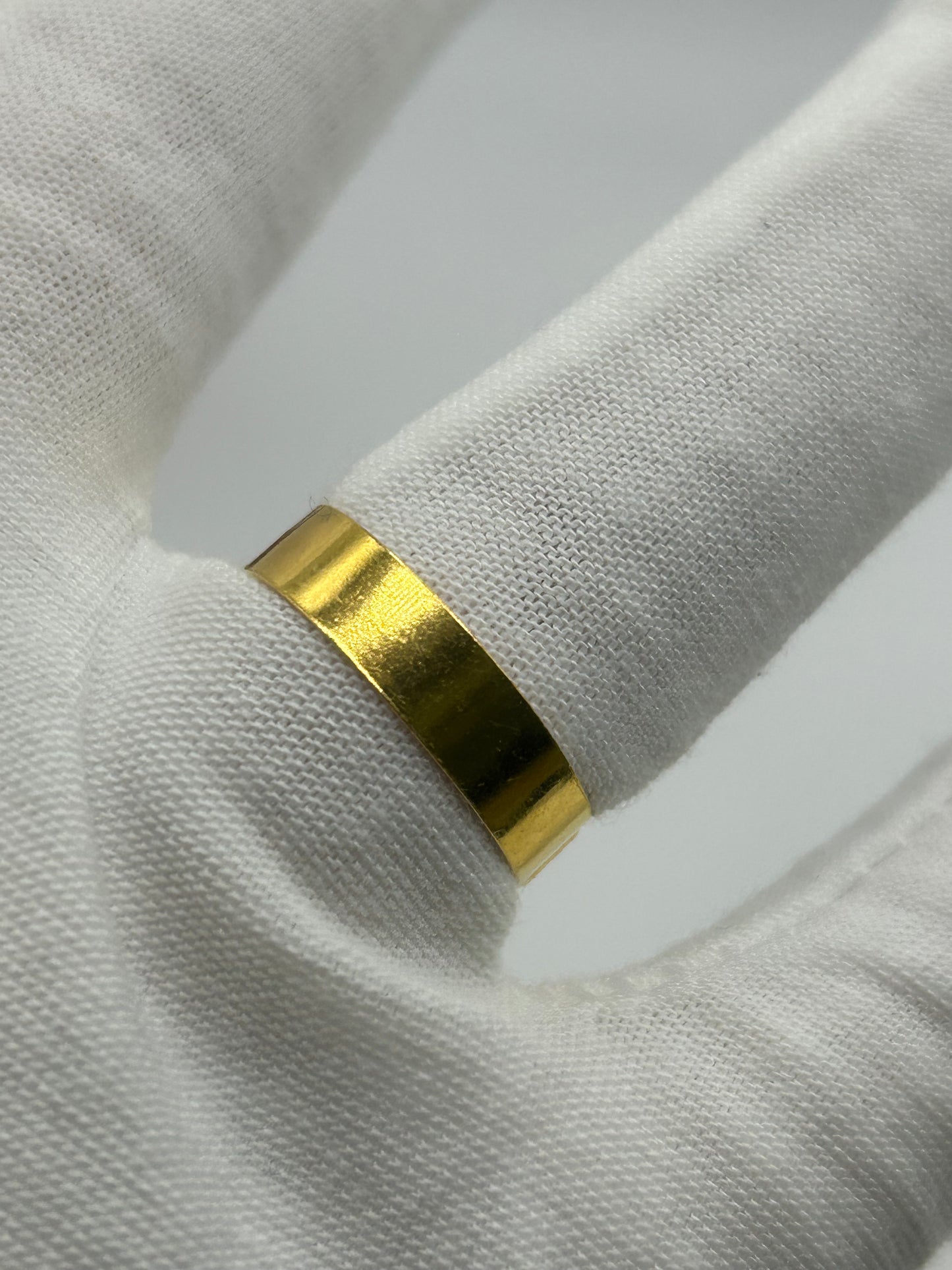 22ct Gold Men's Ring 4.2 grams Size T Hallmarked