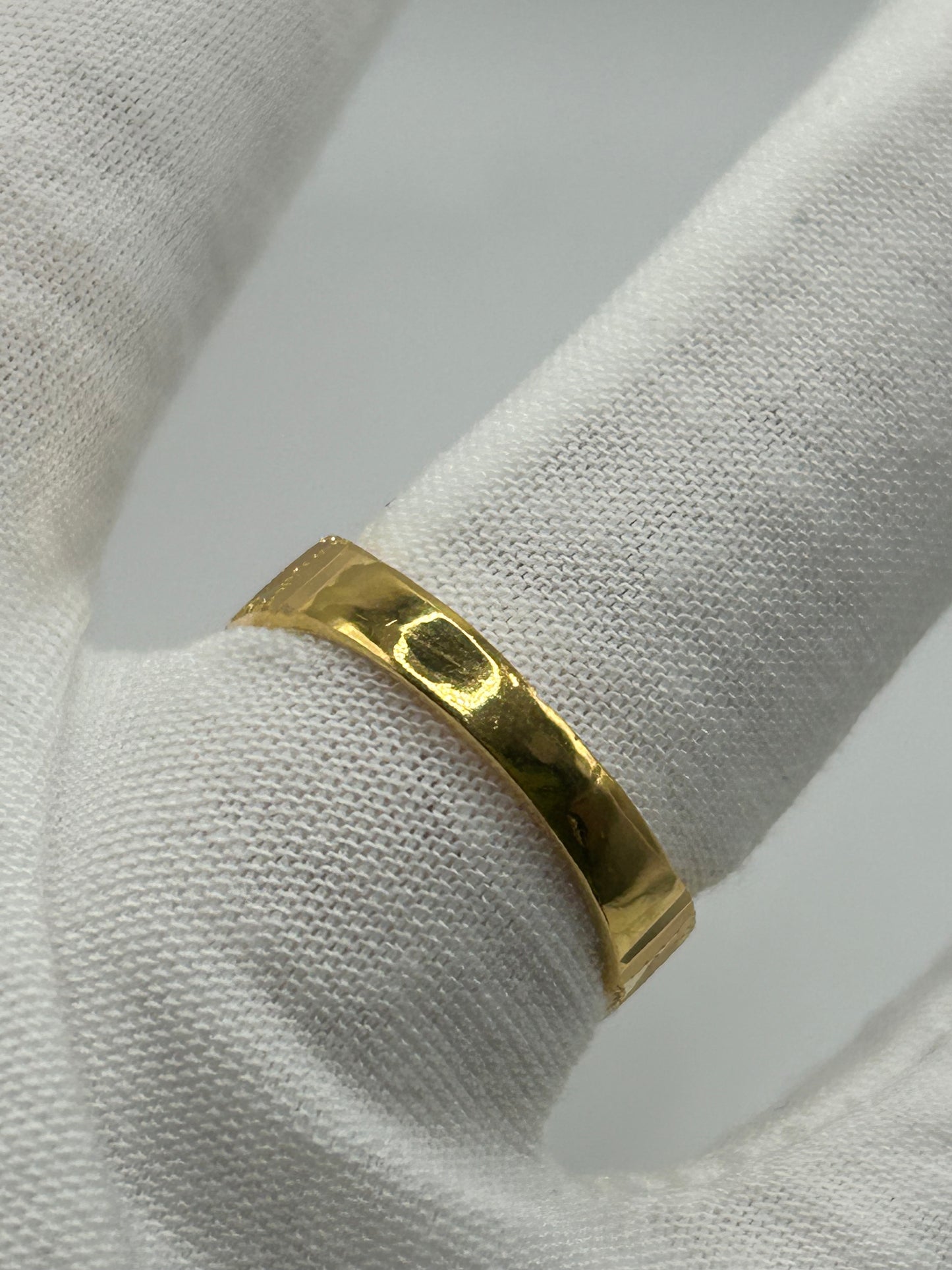 22ct Gold Men's Ring 4.2 grams Size T 1/2 Hallmarked