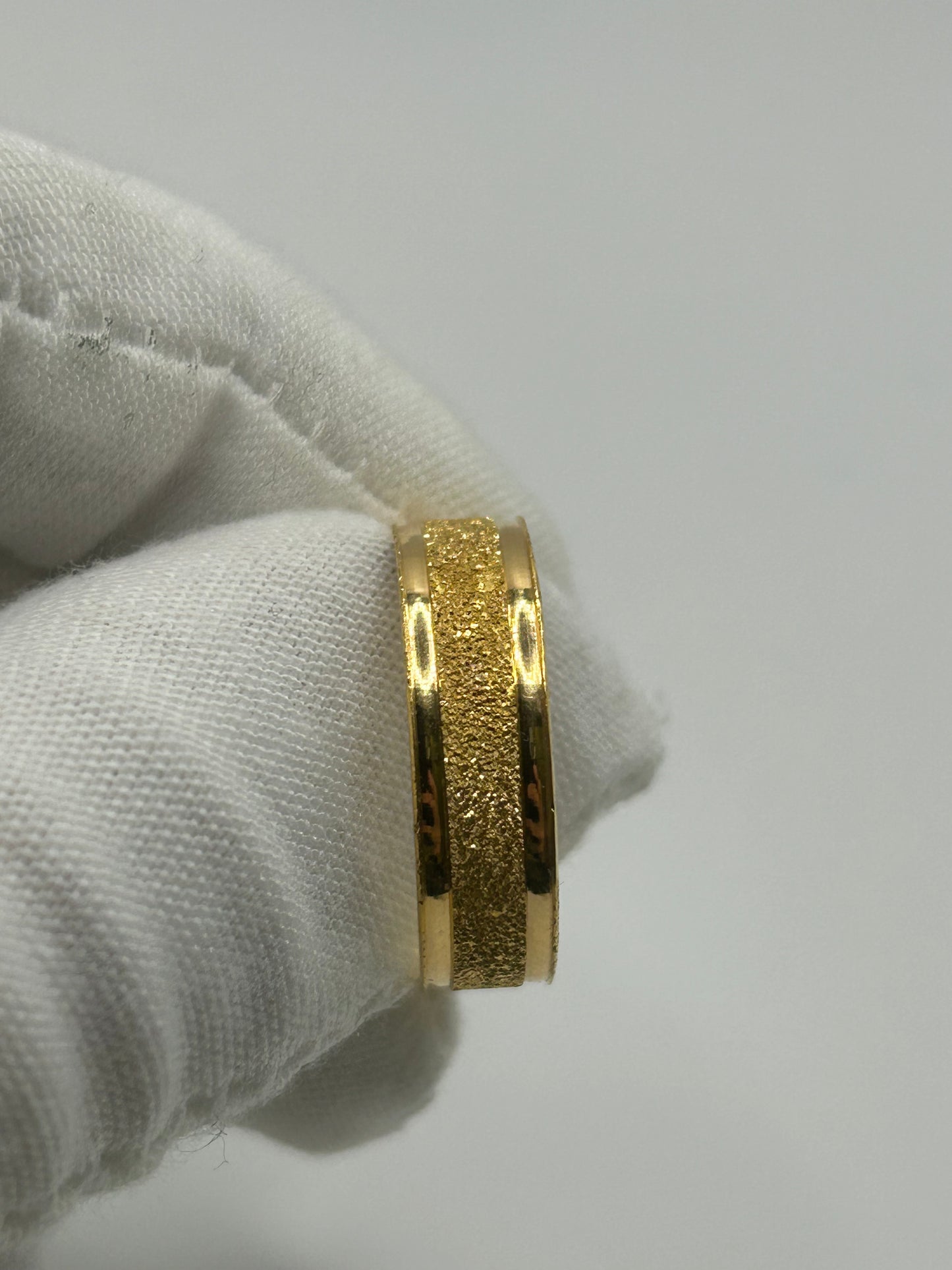 22ct Gold Men's Band 5.7 grams Size W Hallmarked