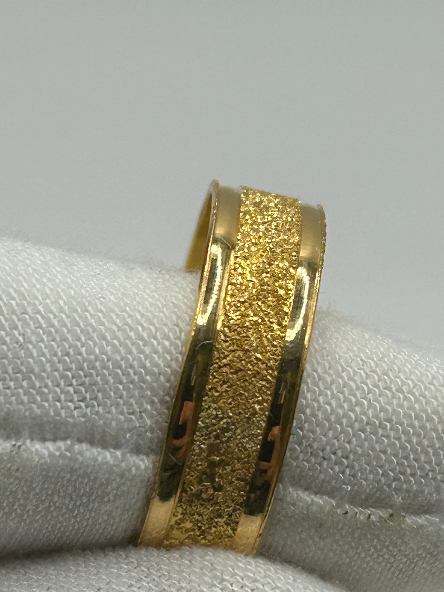 22ct Gold Men's Band 5.7 grams Size W Hallmarked