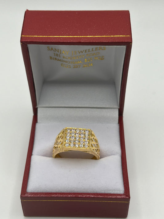 22ct Gold Men's Ring 5.6 grams Size R Hallmarked