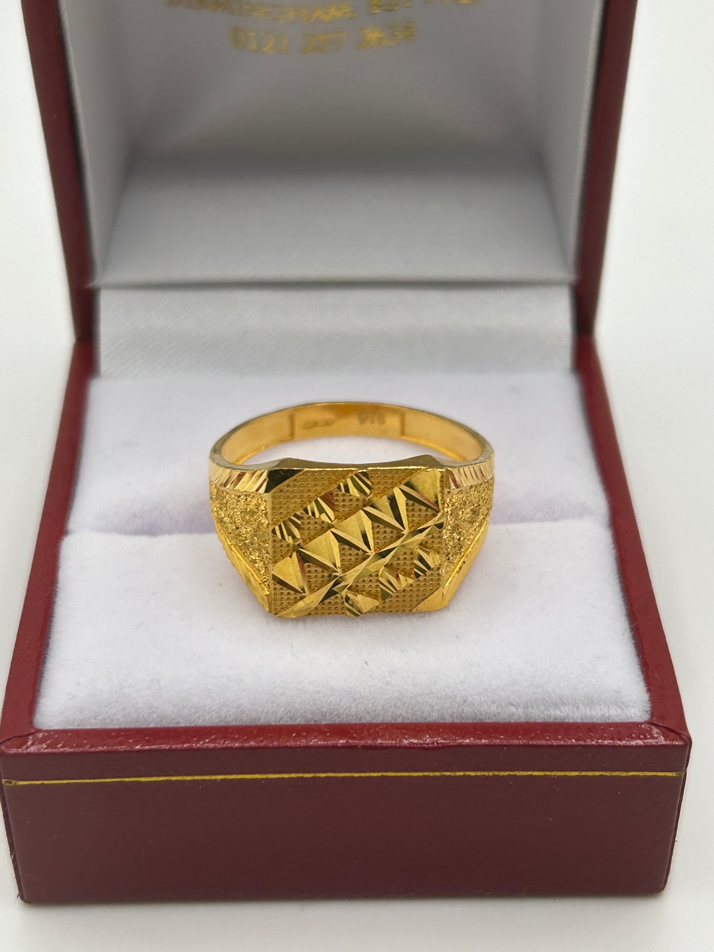 22ct Gold Men's Ring 5.9 grams Size T Hallmarked