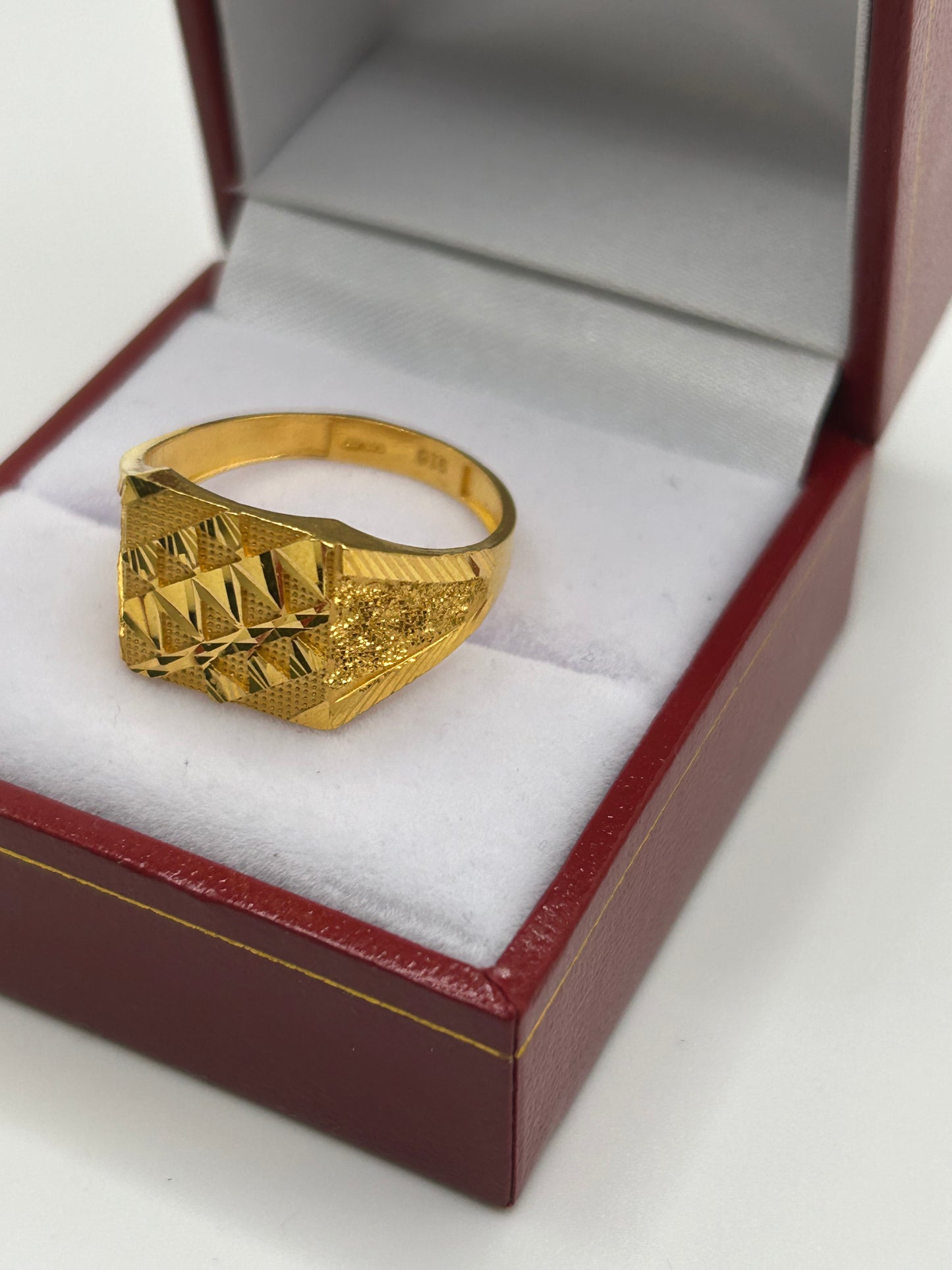 22ct Gold Men's Ring 5.9 grams Size T Hallmarked