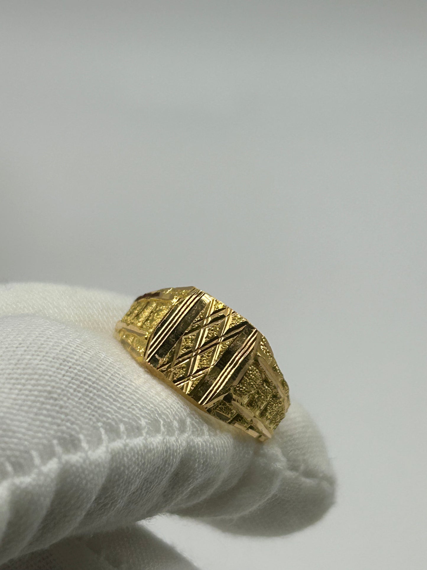 22ct Gold Men's Ring 4.3 grams Size Q Hallmarked