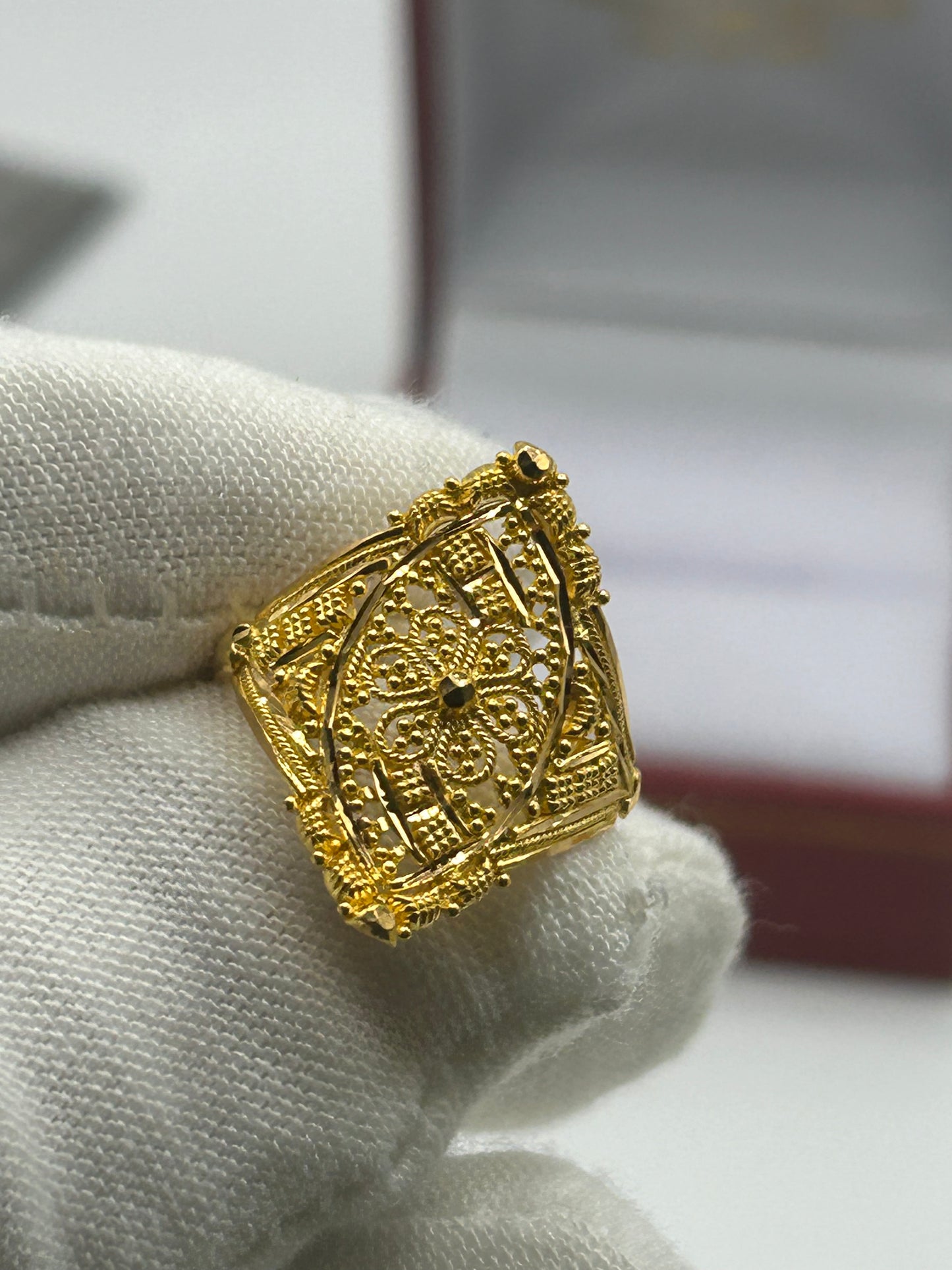 22ct Gold Ring 2.8 grams Hallmarked size k