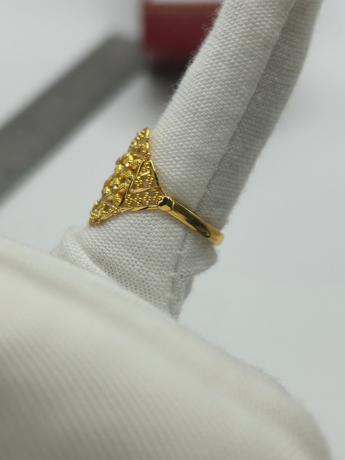 22ct Gold Ring Size N Ladies Hallmarked 2.4 grams