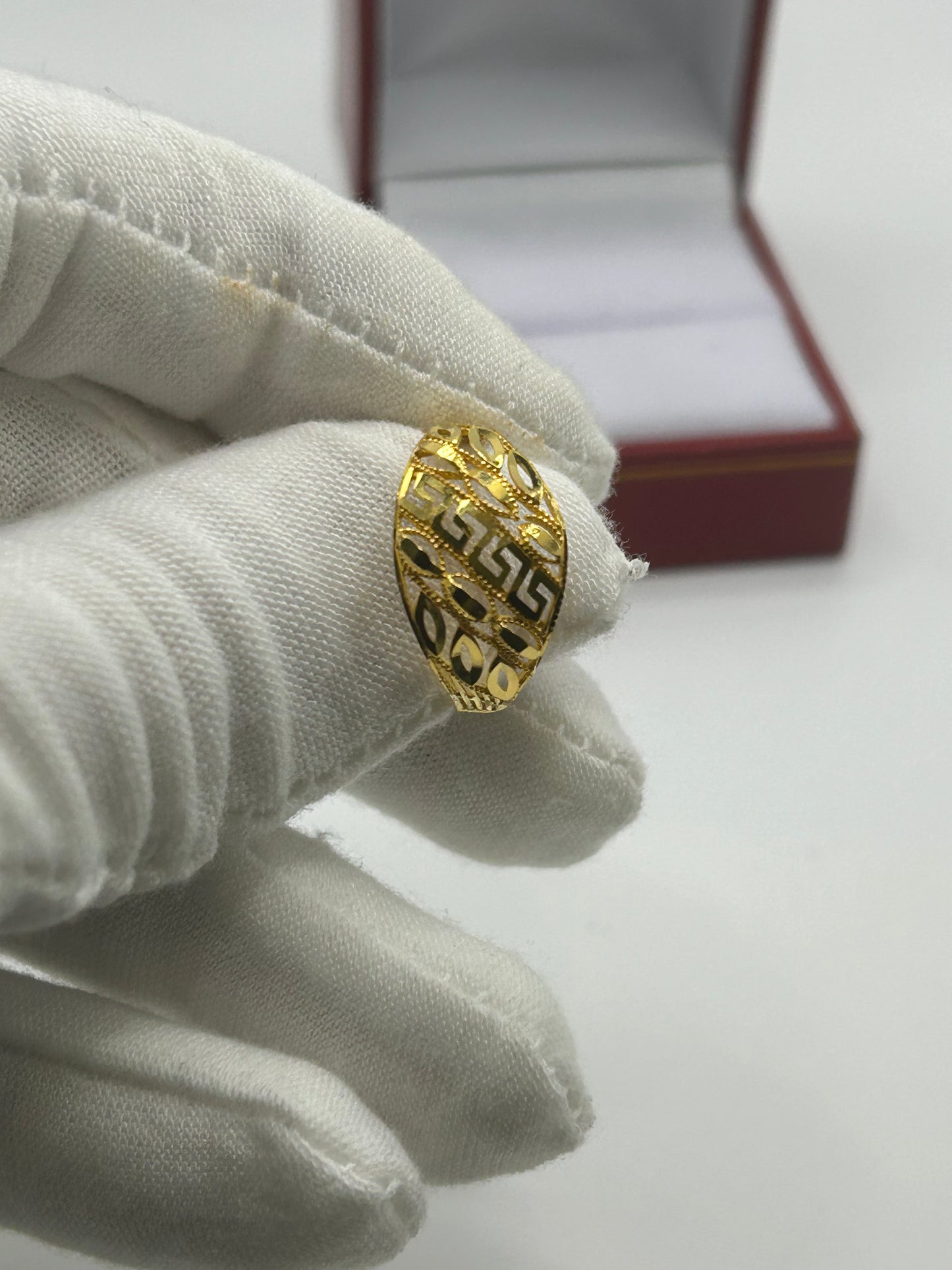 22ct Gold Ring Size Q Ladies Hallmarked 2.4 grams