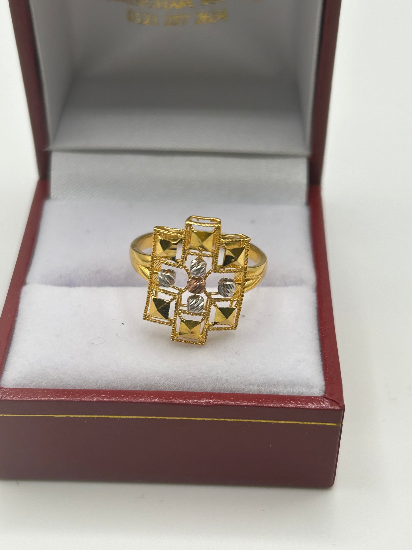 22ct Gold Ring Size O Ladies Hallmarked 3.0 grams