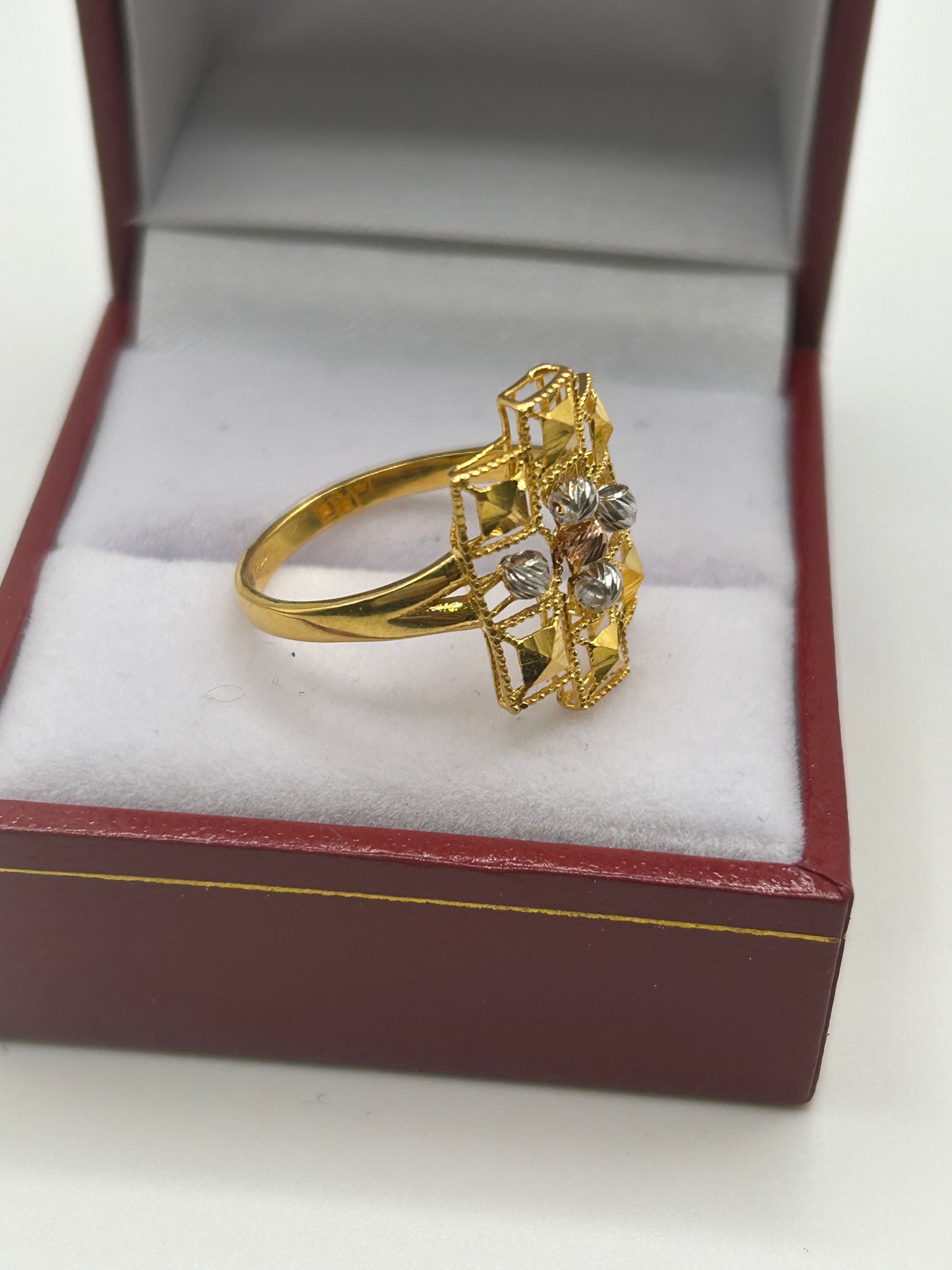 22ct Gold Ring Size O Ladies Hallmarked 3.0 grams